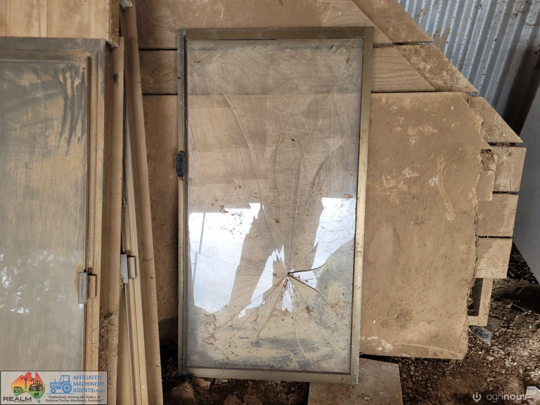 Caravan Fixed Room/Annex (Approx 10' x 20') - photo 6