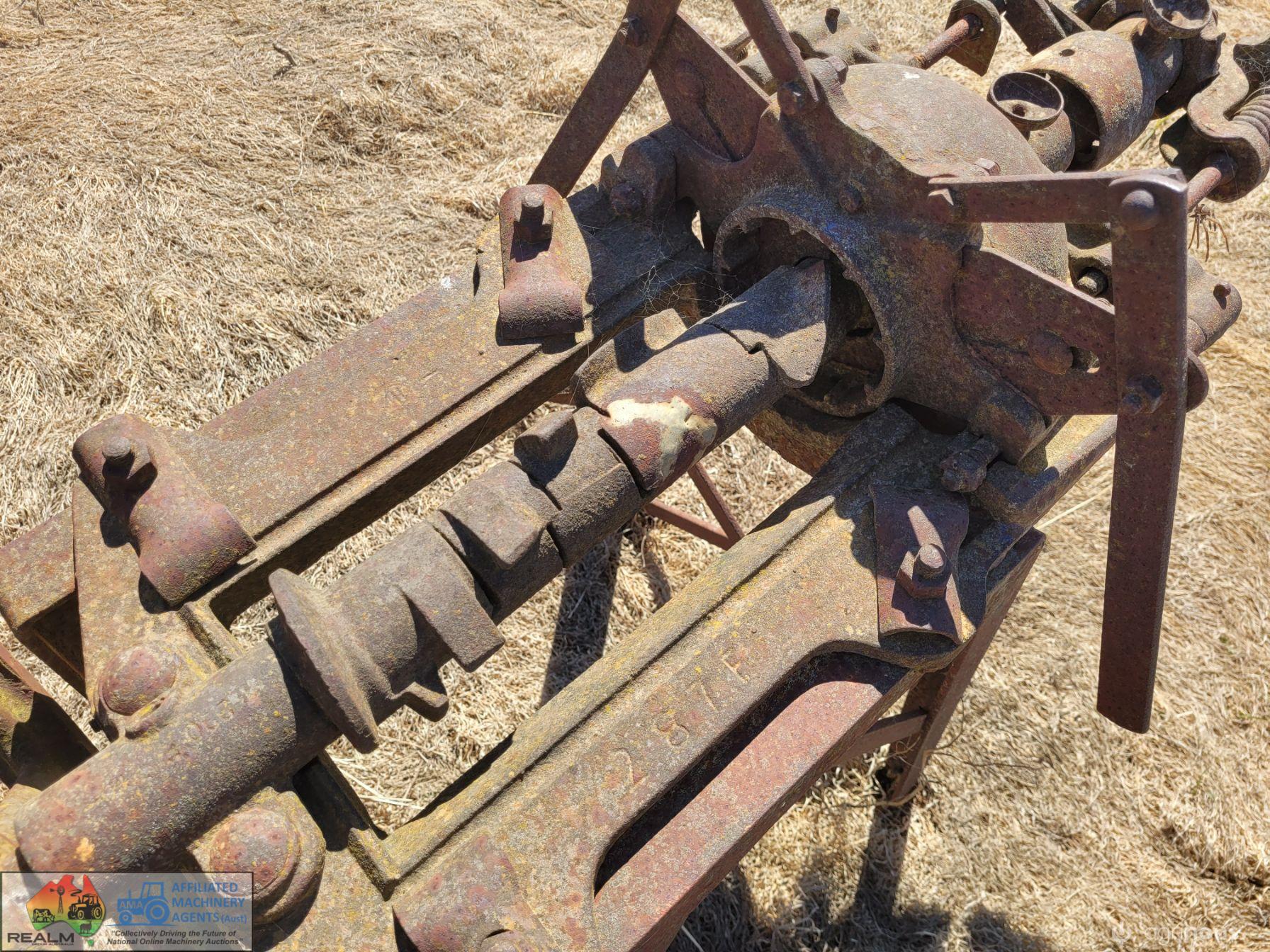 Antique Grain Crusher - photo 4
