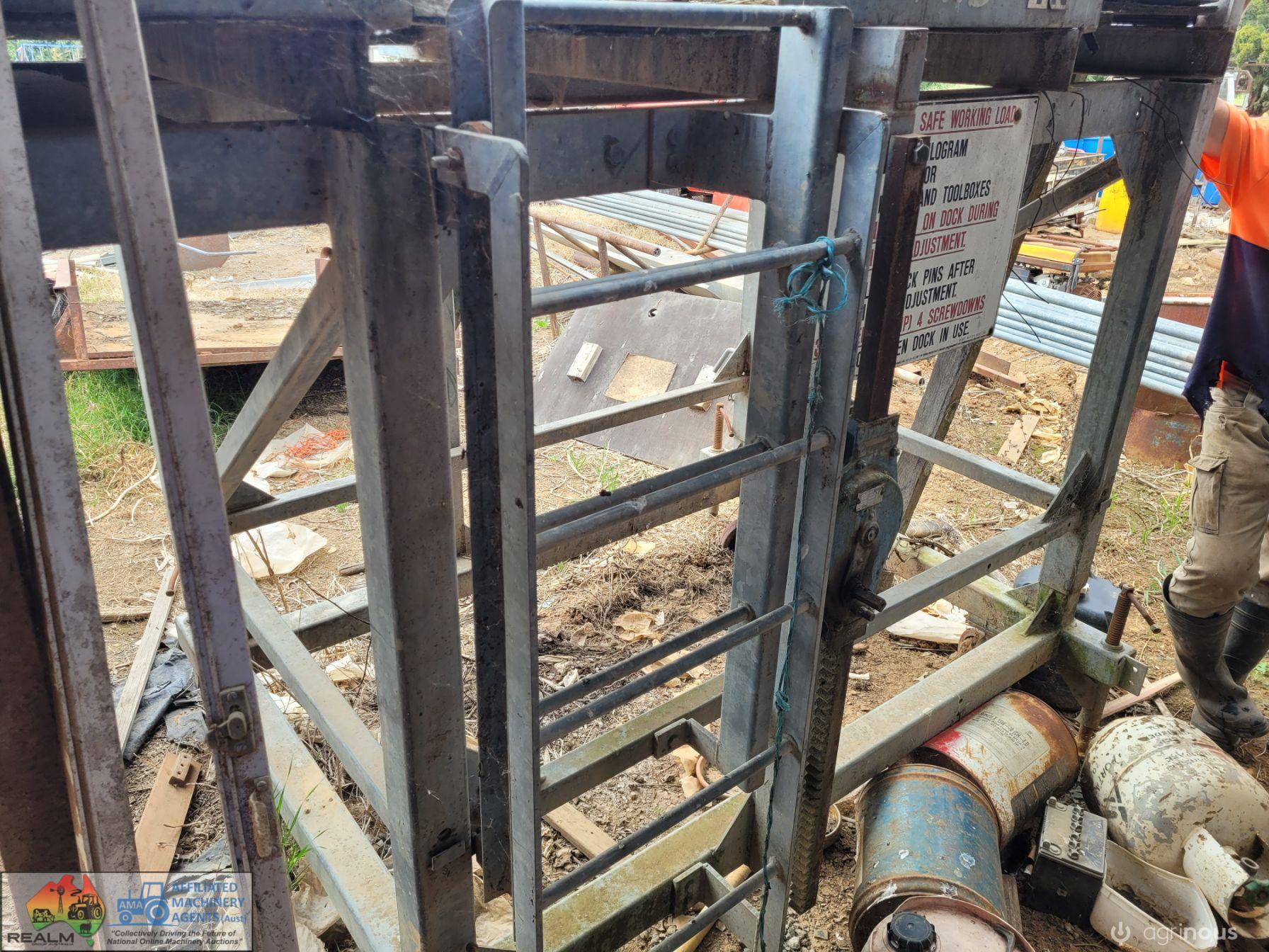 Galv. Steel Adjustable Platform - photo 3