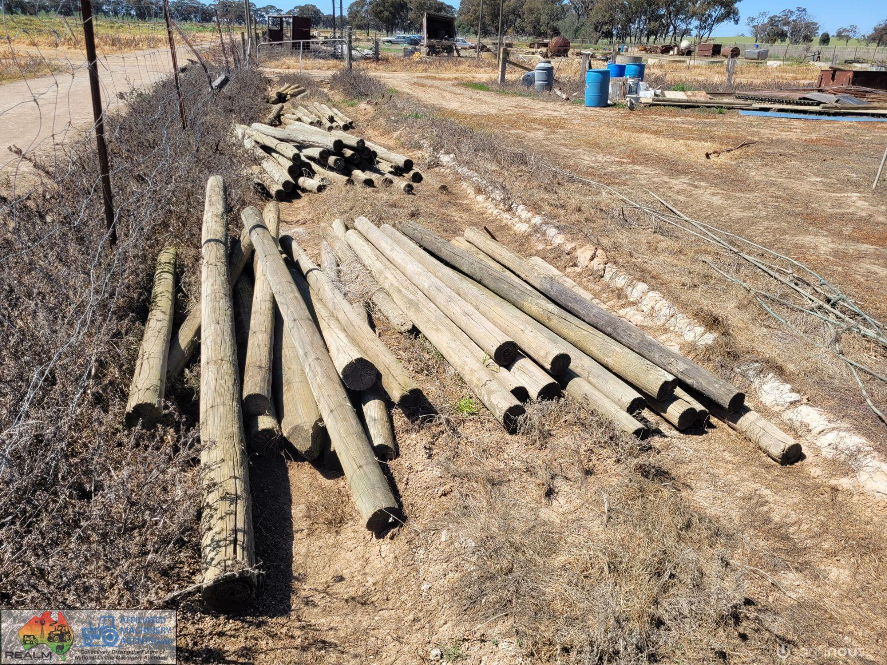 22x Assorted Pine Posts (D) - photo 3