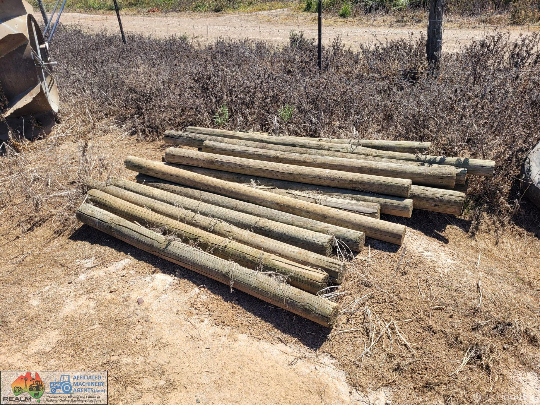 17x Assorted Pine Posts (E) - photo 2