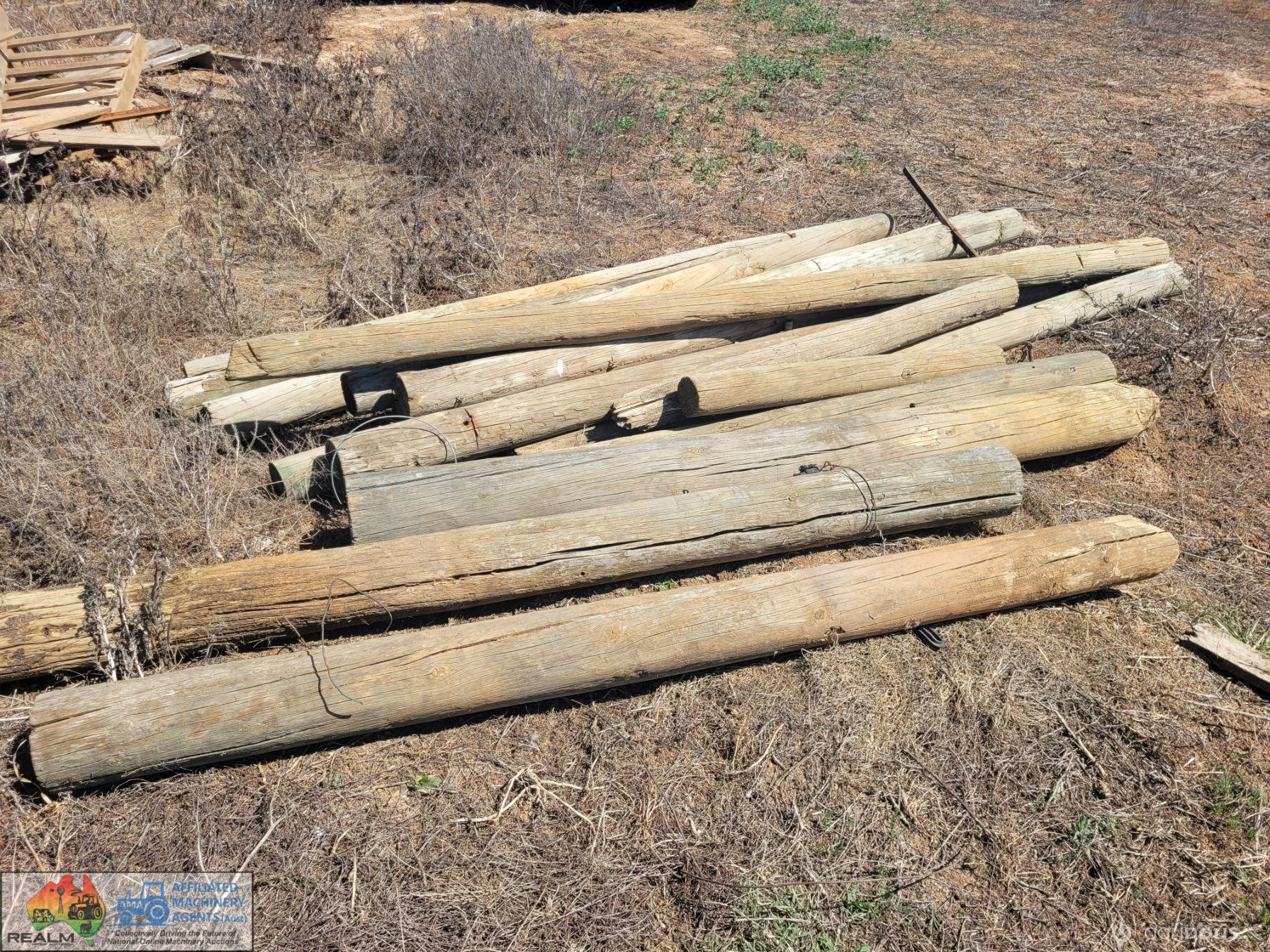 15x Pine Fence Posts "F"