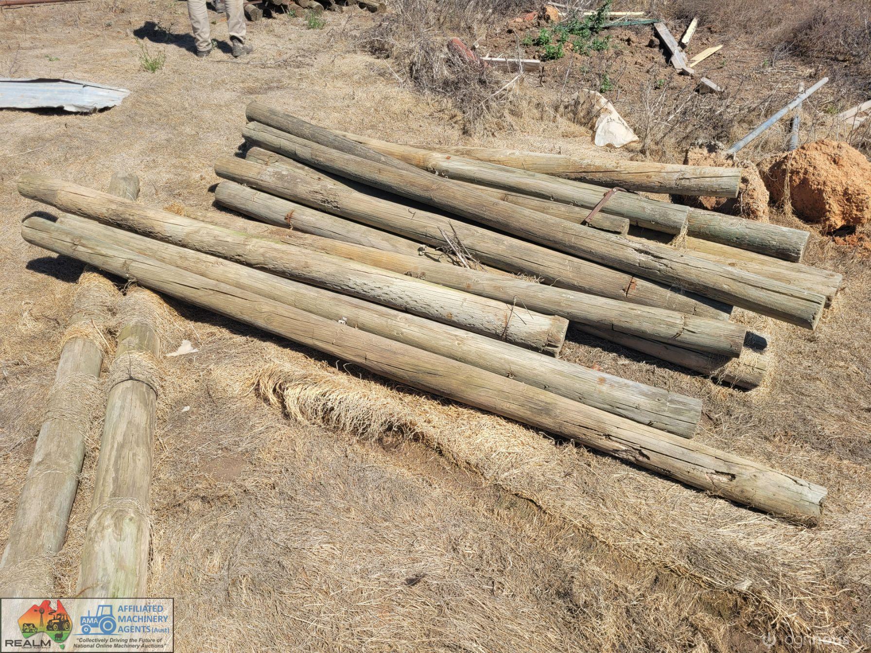 18x Pine Fence Posts "G"
