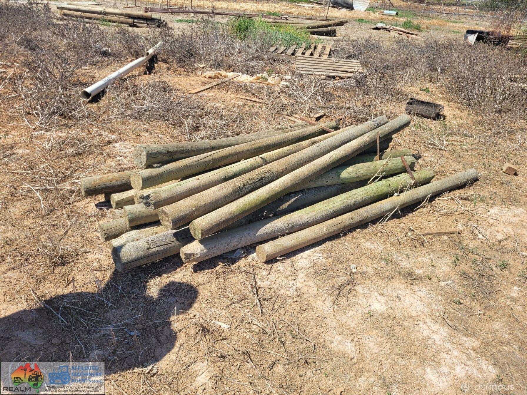 18x Pine Fence Posts "J" - photo 2