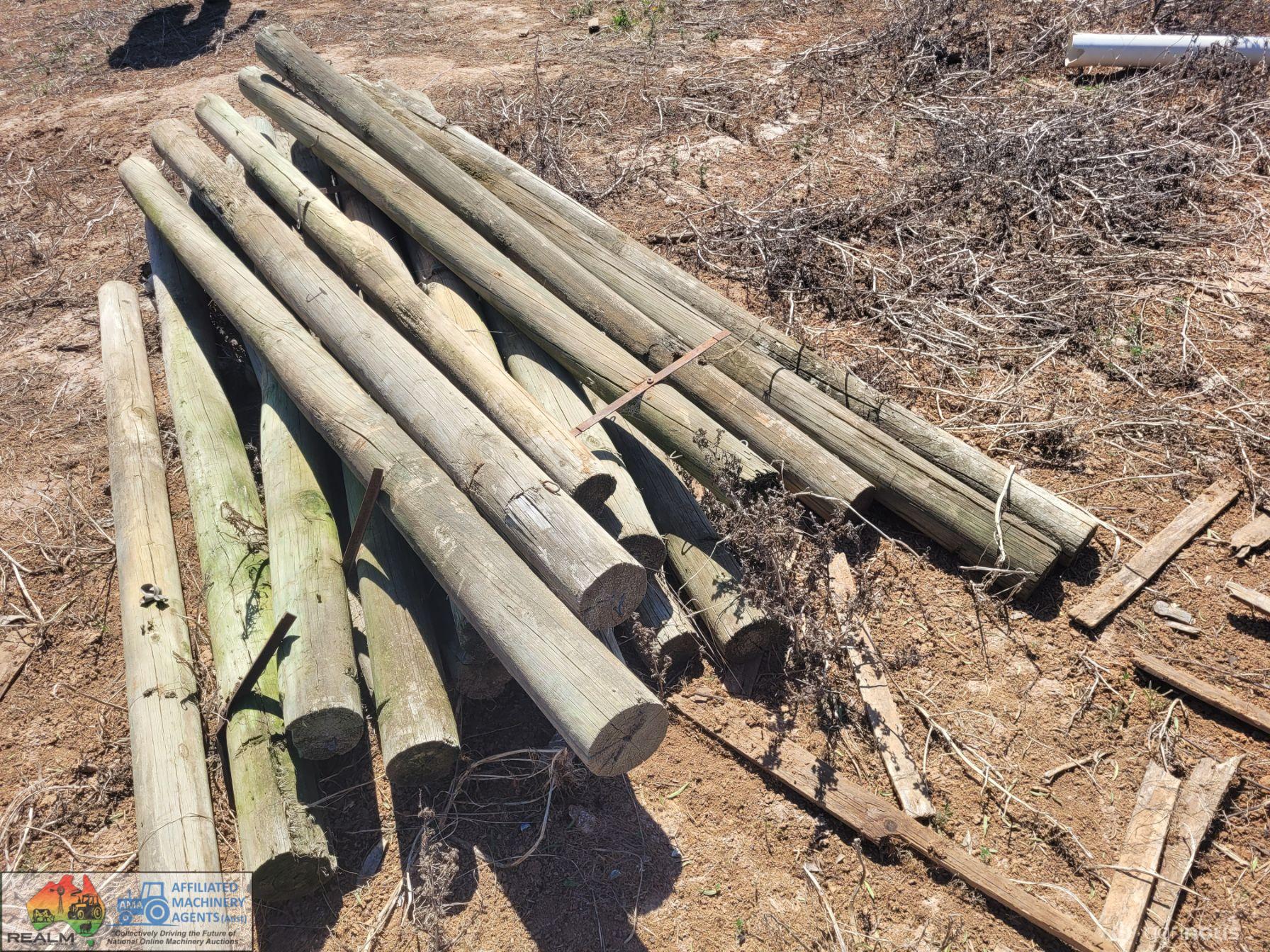 18x Pine Fence Posts "J"