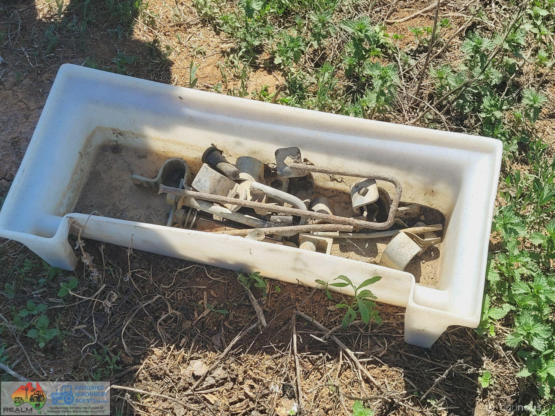 Gate Fittings in White Trough - photo 2