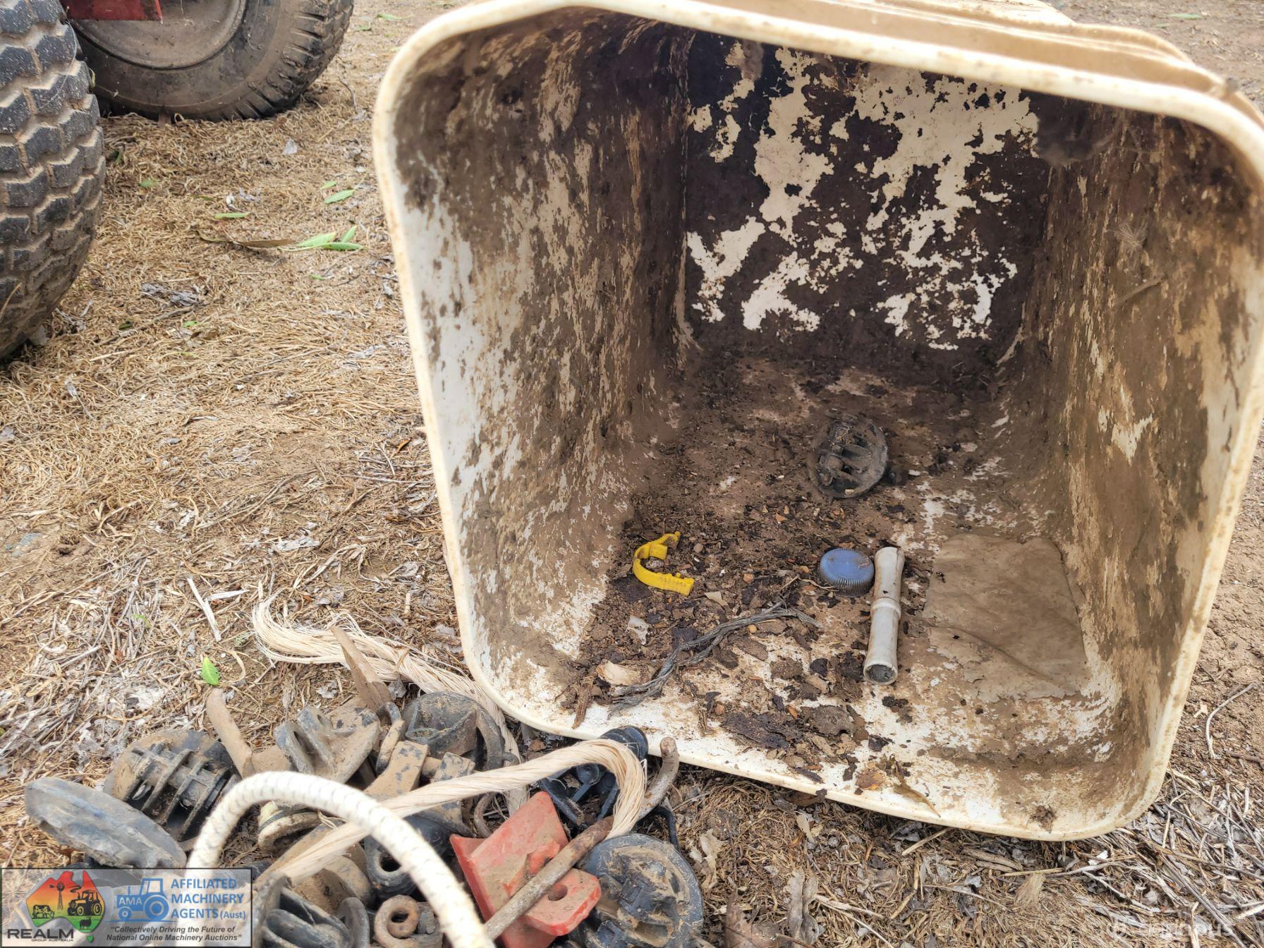 Electric Fence Insulators in White Square Tub - photo 3