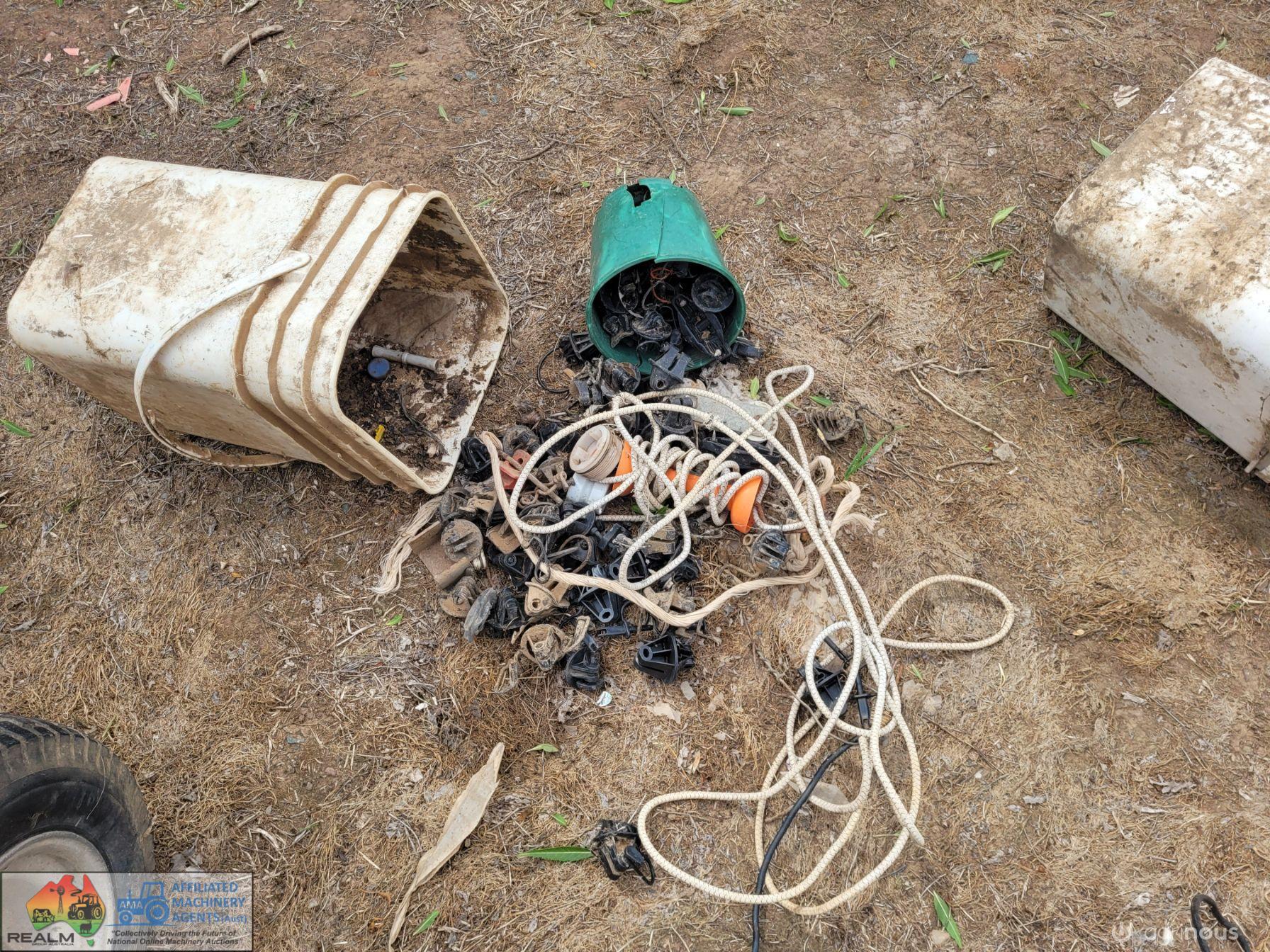 Electric Fence Insulators in White Square Tub