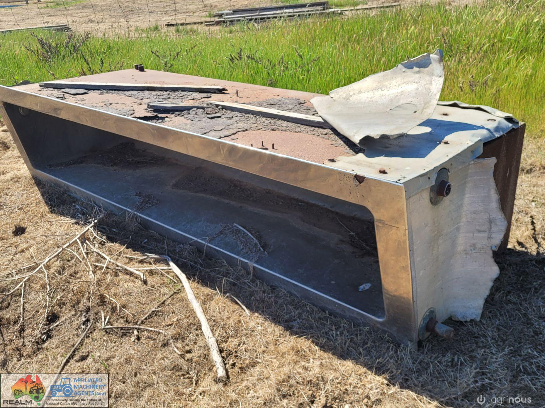 S/Steel Trough with Heater Pipes (Twin Skin) - 10ft x 2ft 6"