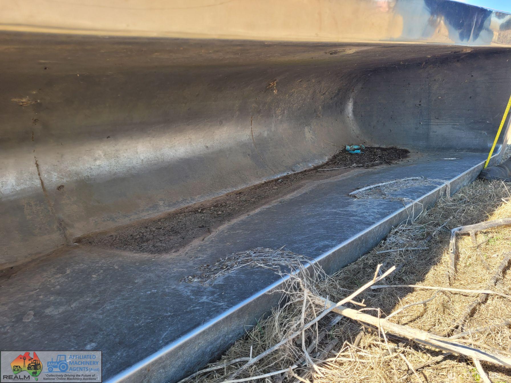 S/Steel Trough with Heater Pipes (Twin Skin) - 10ft x 2ft 6" - photo 2