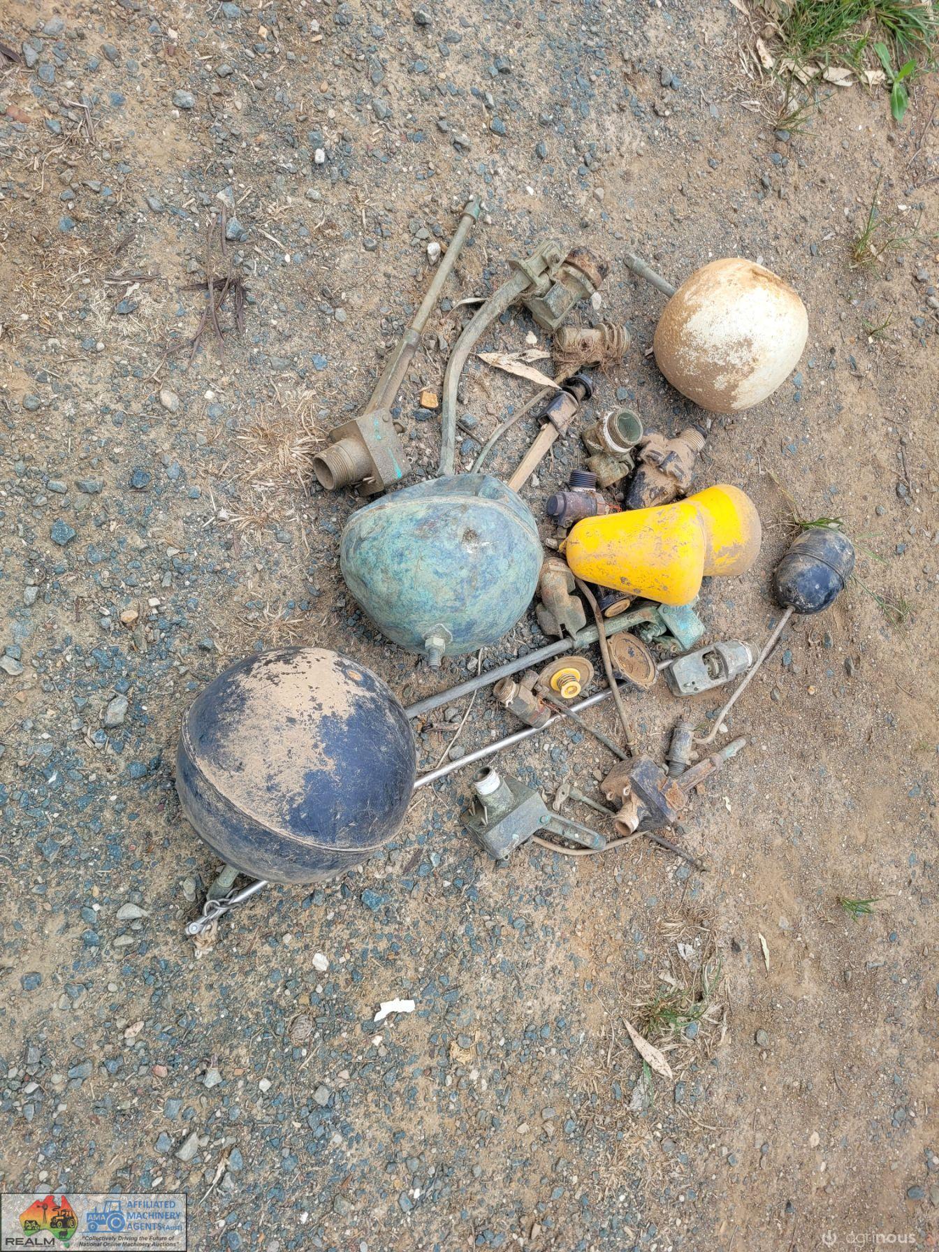 Assorted Water Trough Fittings - photo 3