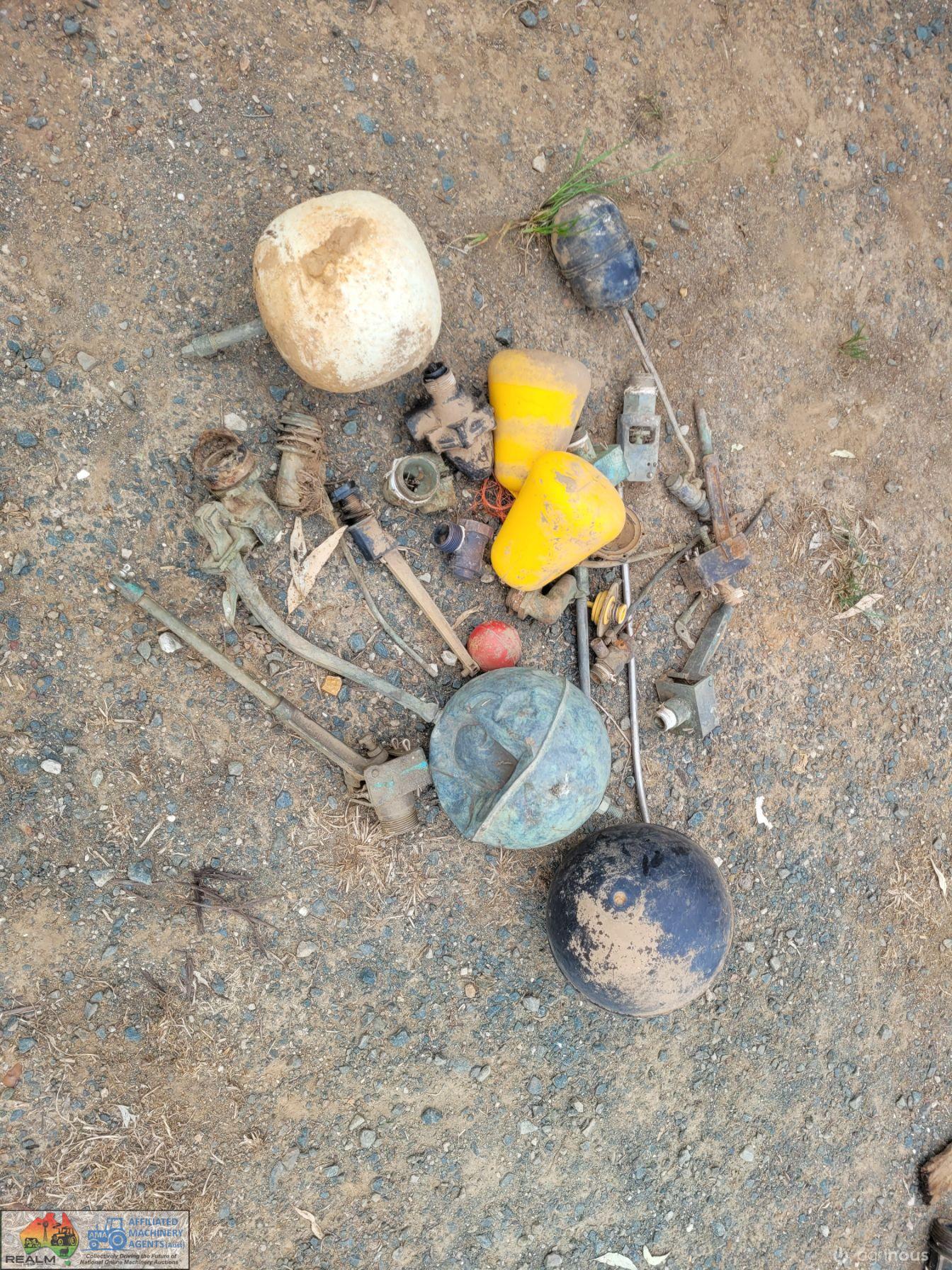 Assorted Water Trough Fittings - photo 2