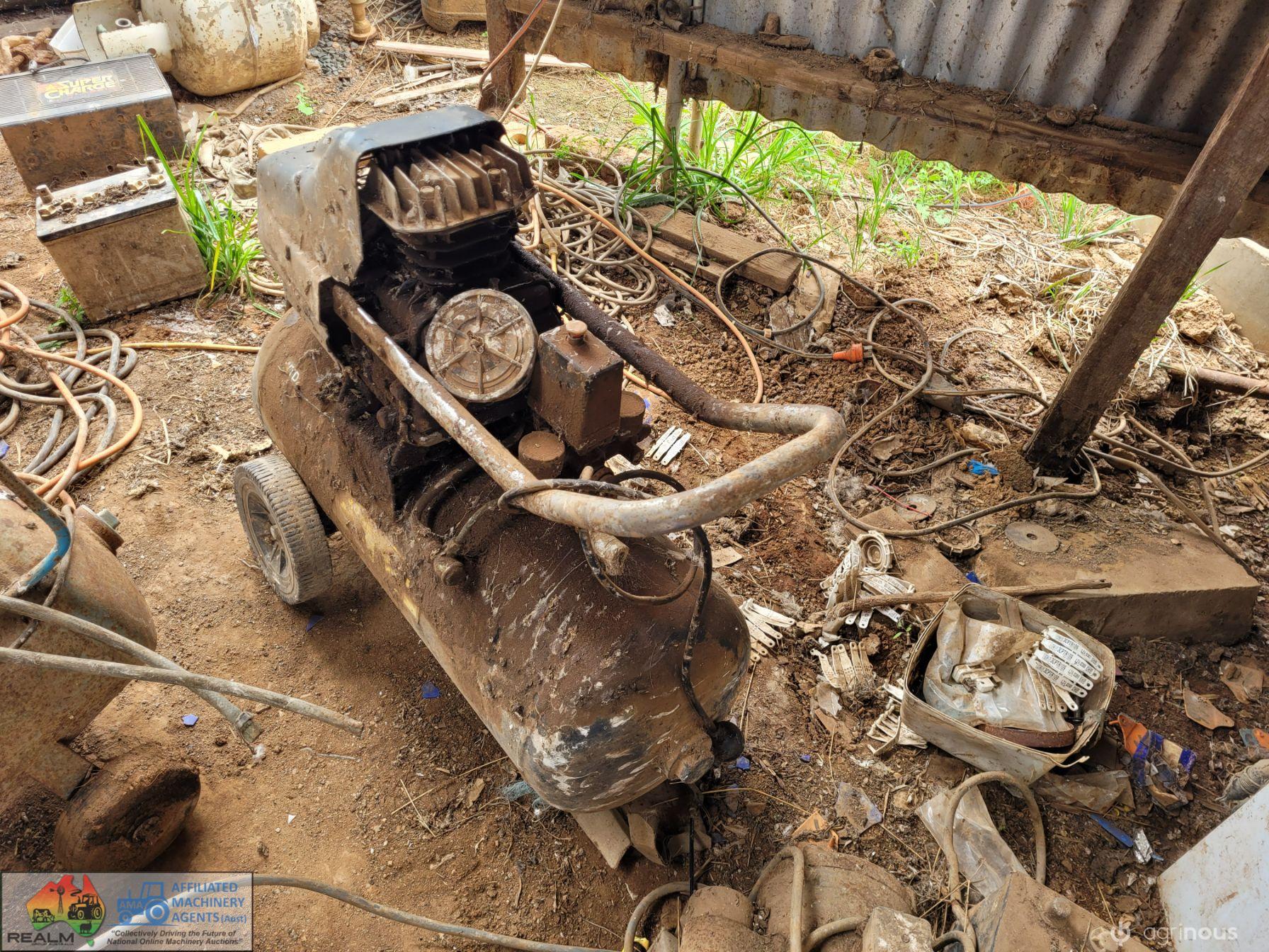 2x Electric Workshop Air Compressors - photo 6