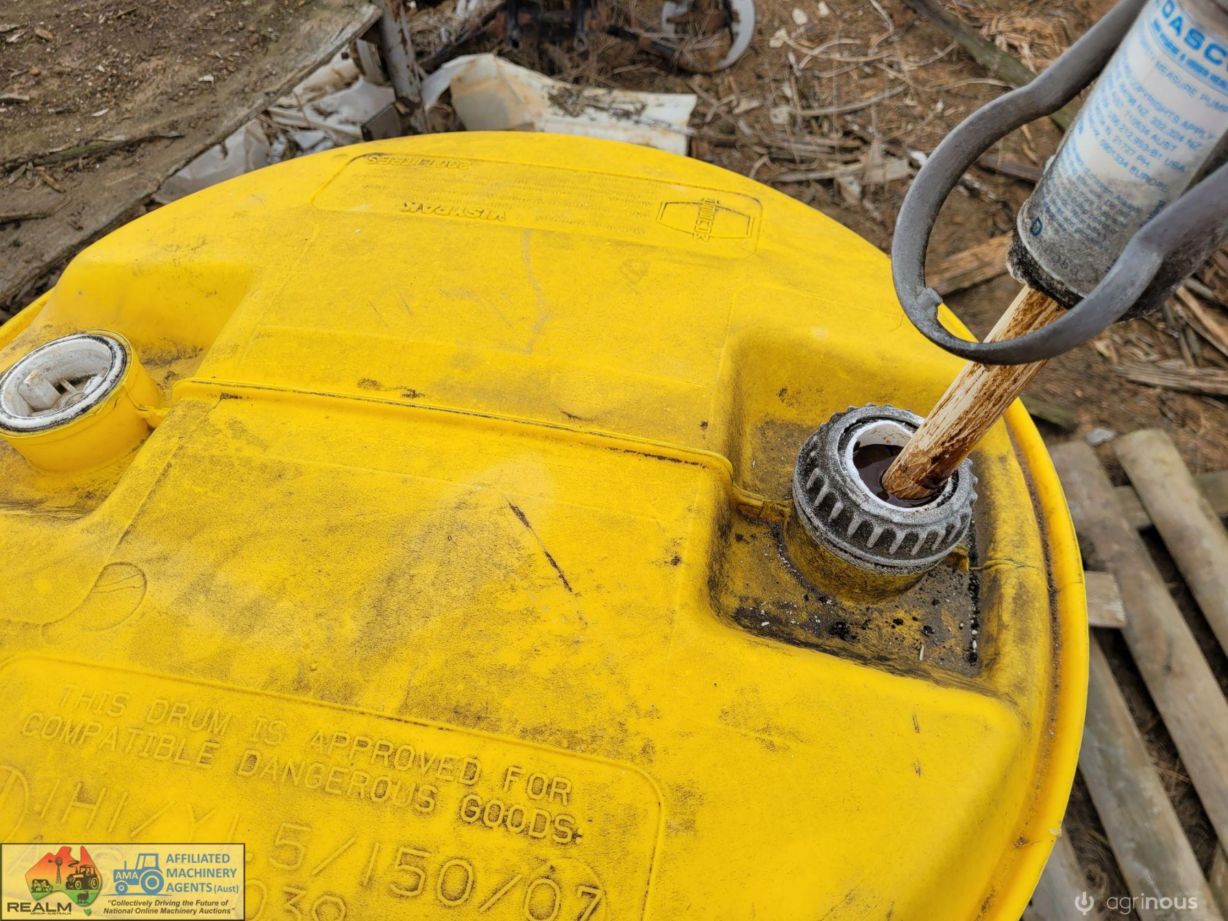 Yellow Plastic 200Ltr Barrel, with Damaged Pump - photo 4