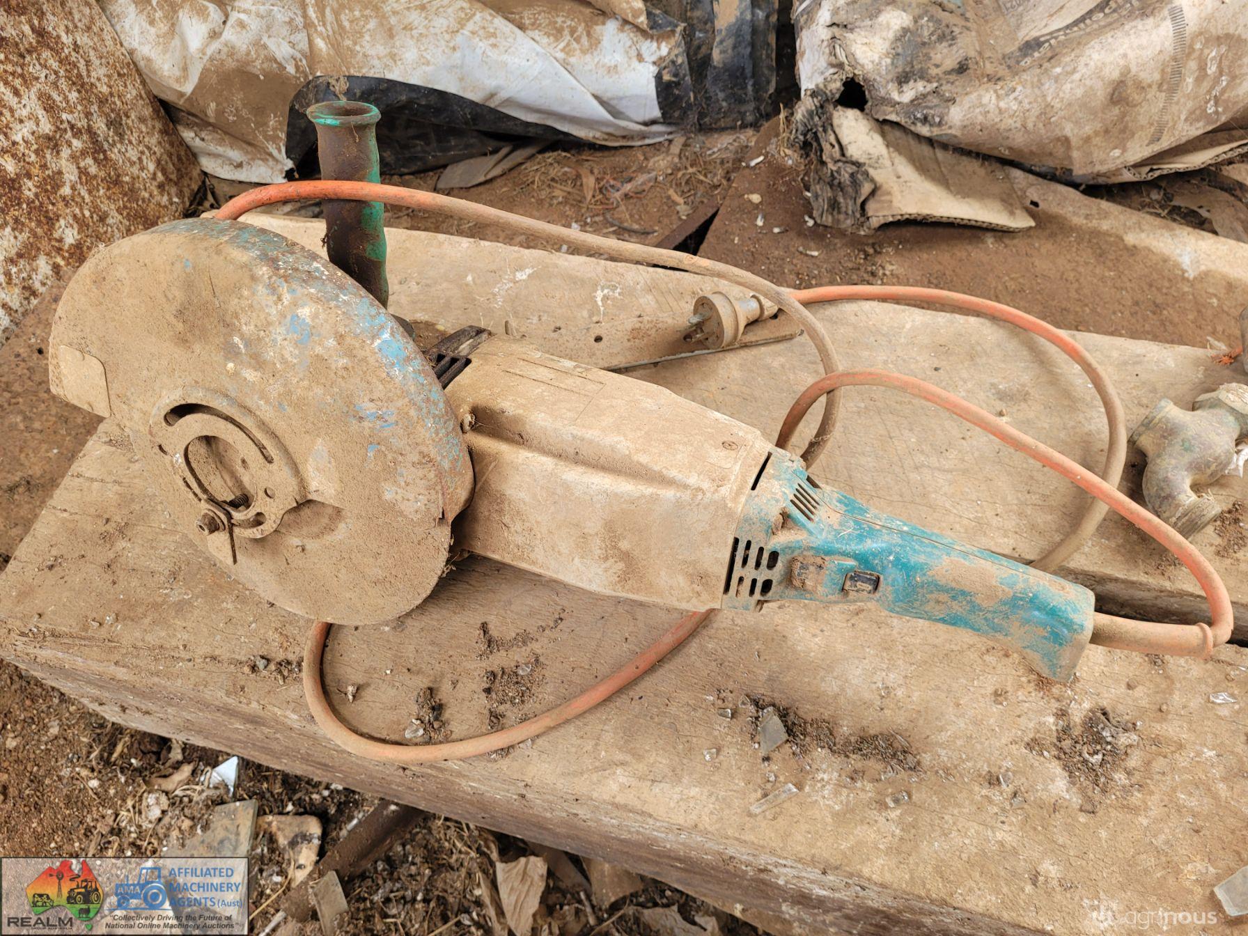 Wolf 9" Angle Grinder - photo 3