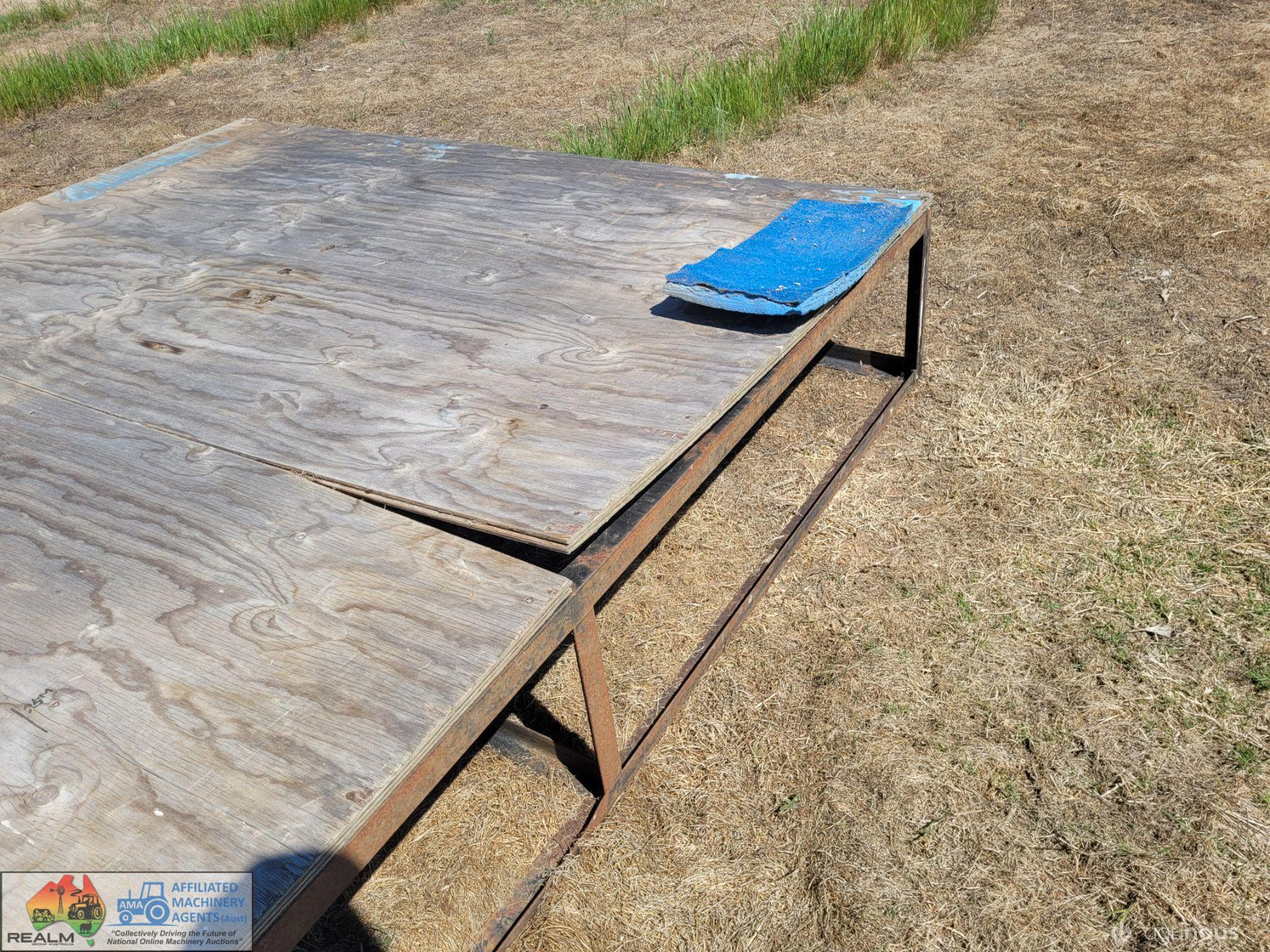 2x Wide Stage Platforms (2m x 3m & 2m x 4m) - photo 3