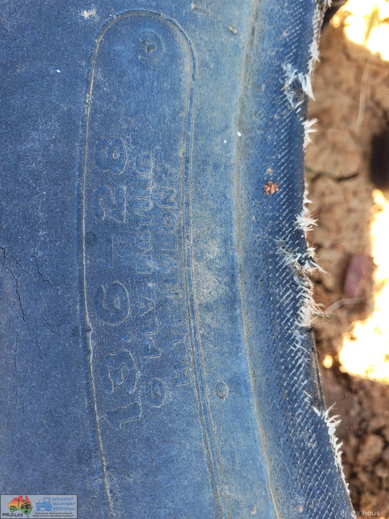 13.6x28 Tractor Tyre Casing (20% Tread) - photo 2