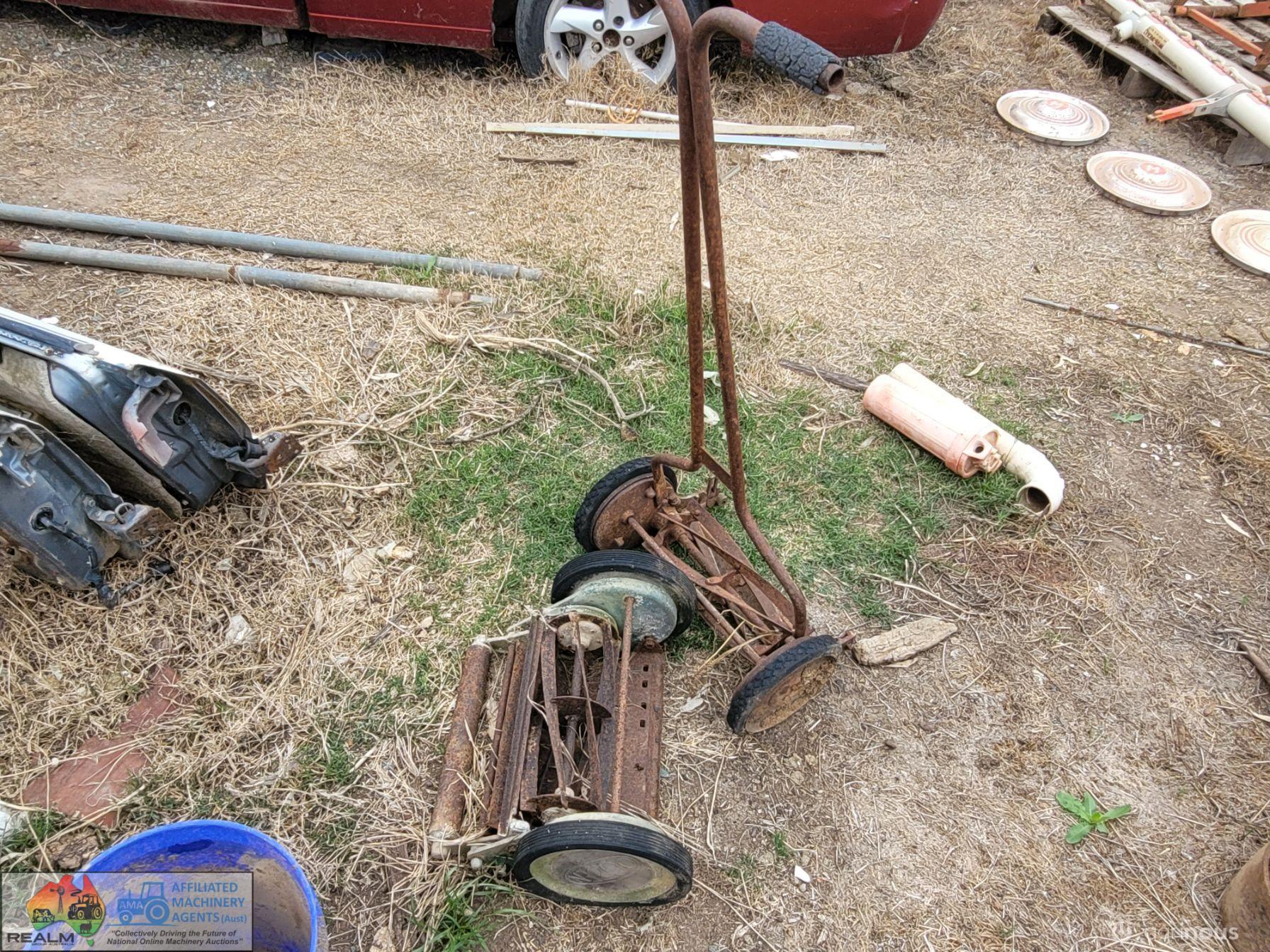 2x Antique Lawn Mowers - photo 4