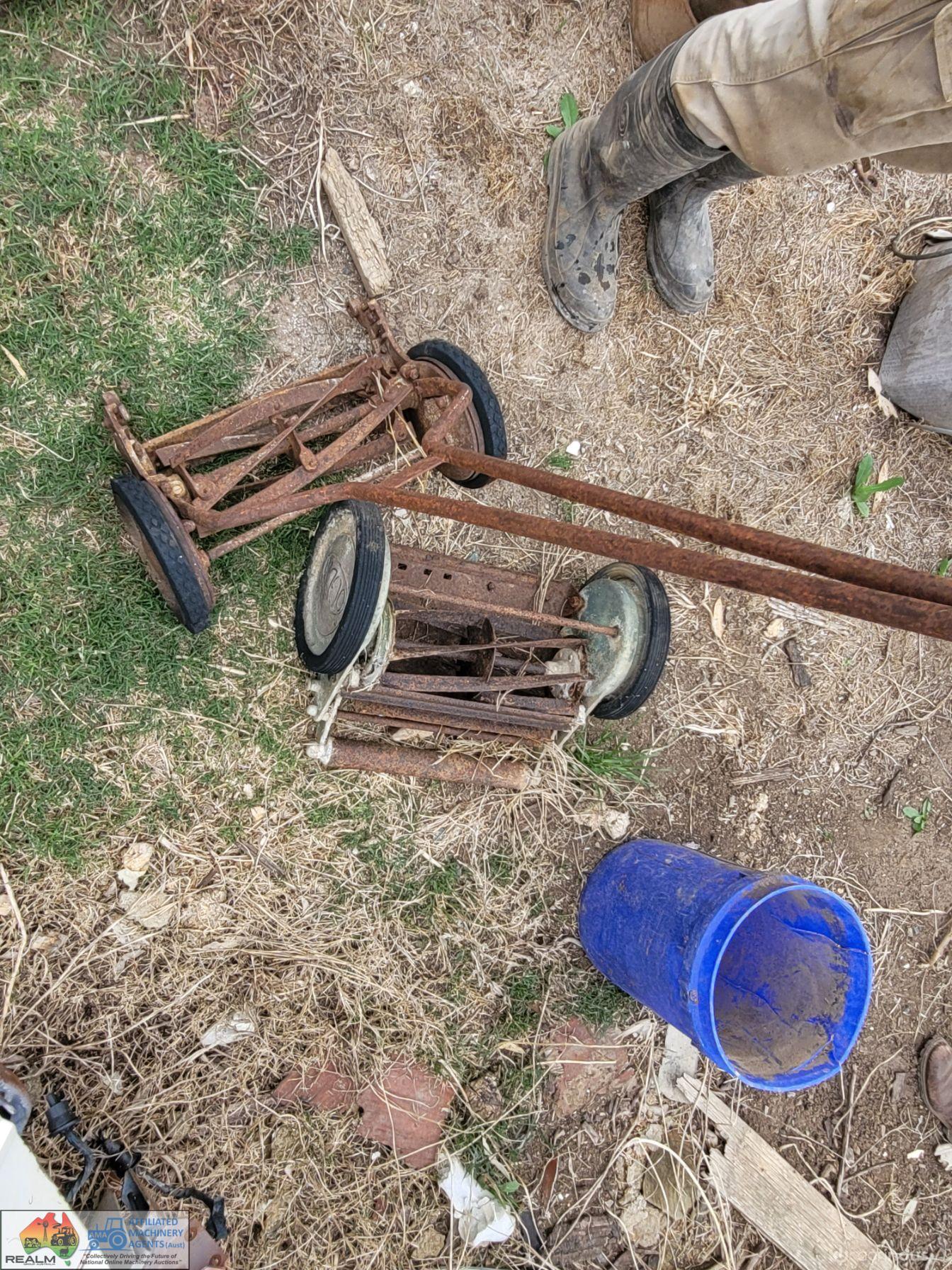 2x Antique Lawn Mowers - photo 6