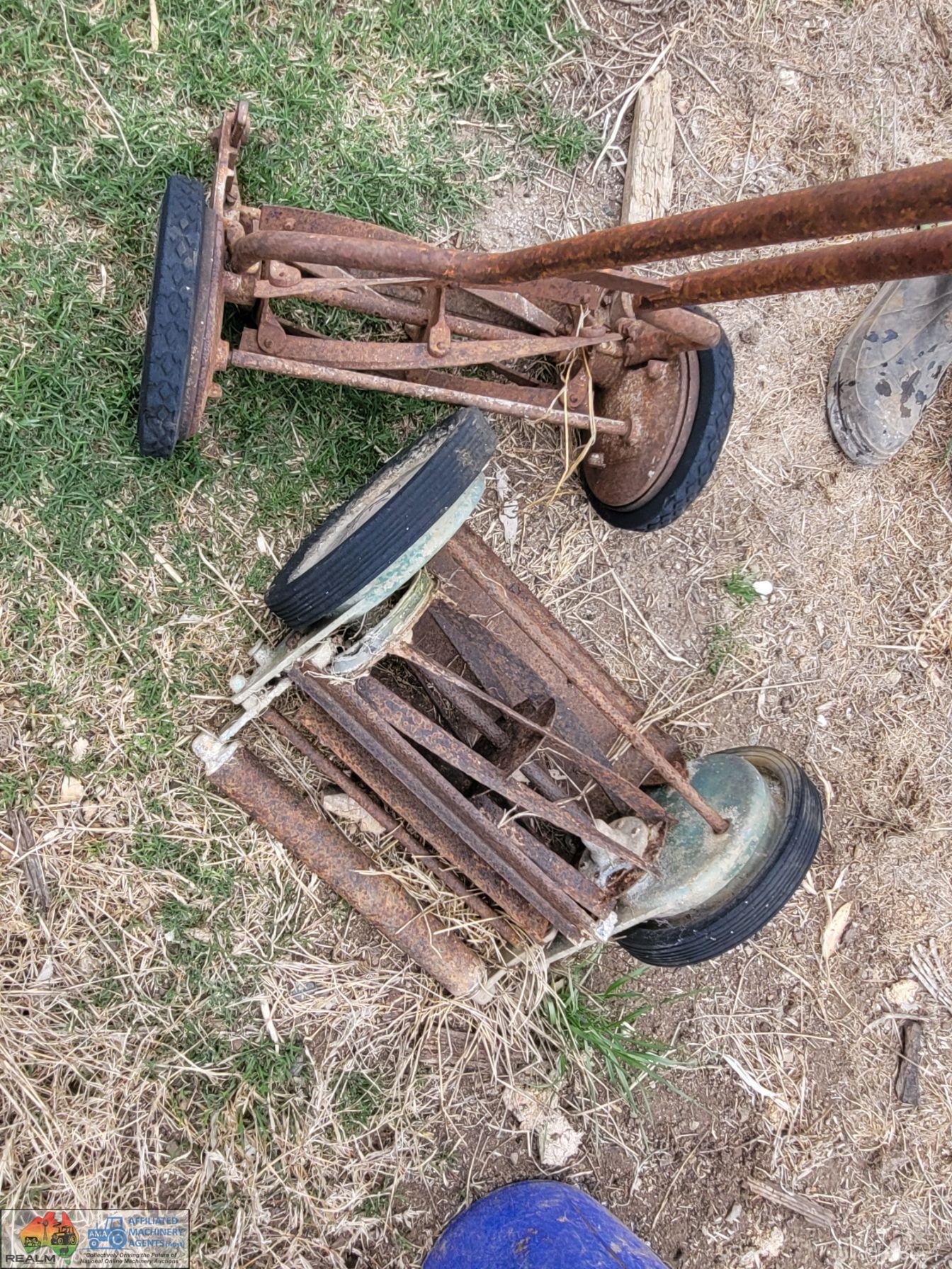2x Antique Lawn Mowers - photo 2