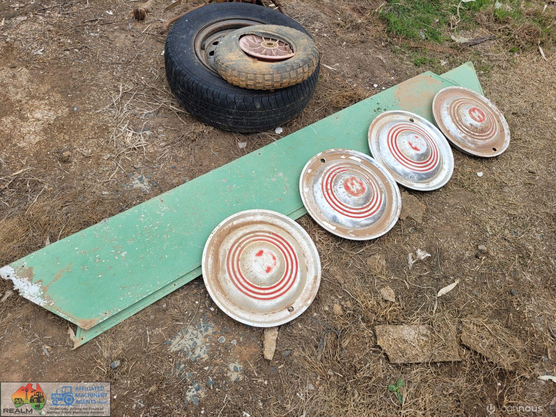 4x Millard Hubcaps & Mudguard Panels