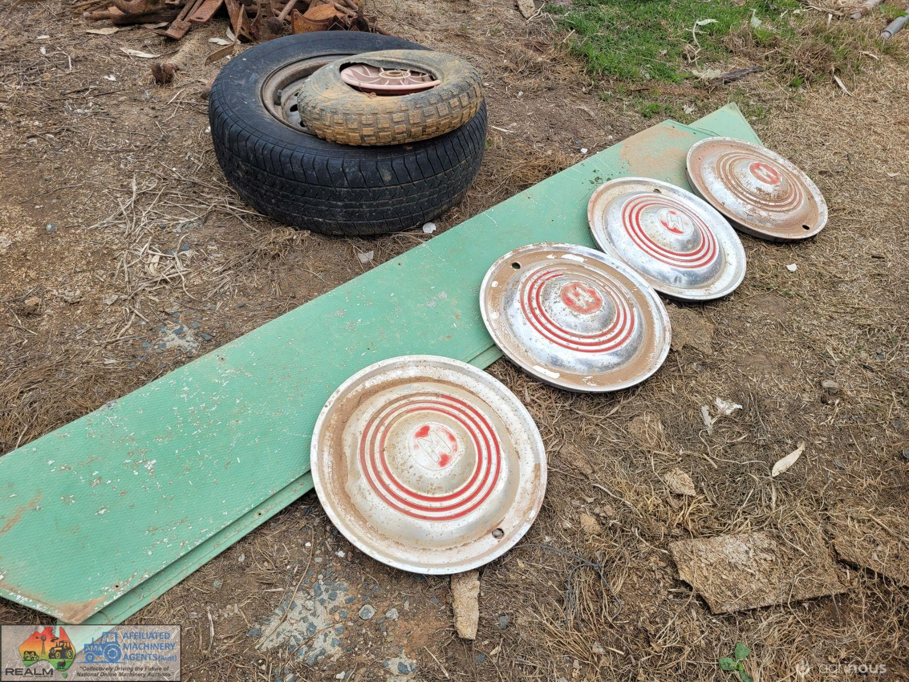 4x Millard Hubcaps & Mudguard Panels - photo 2