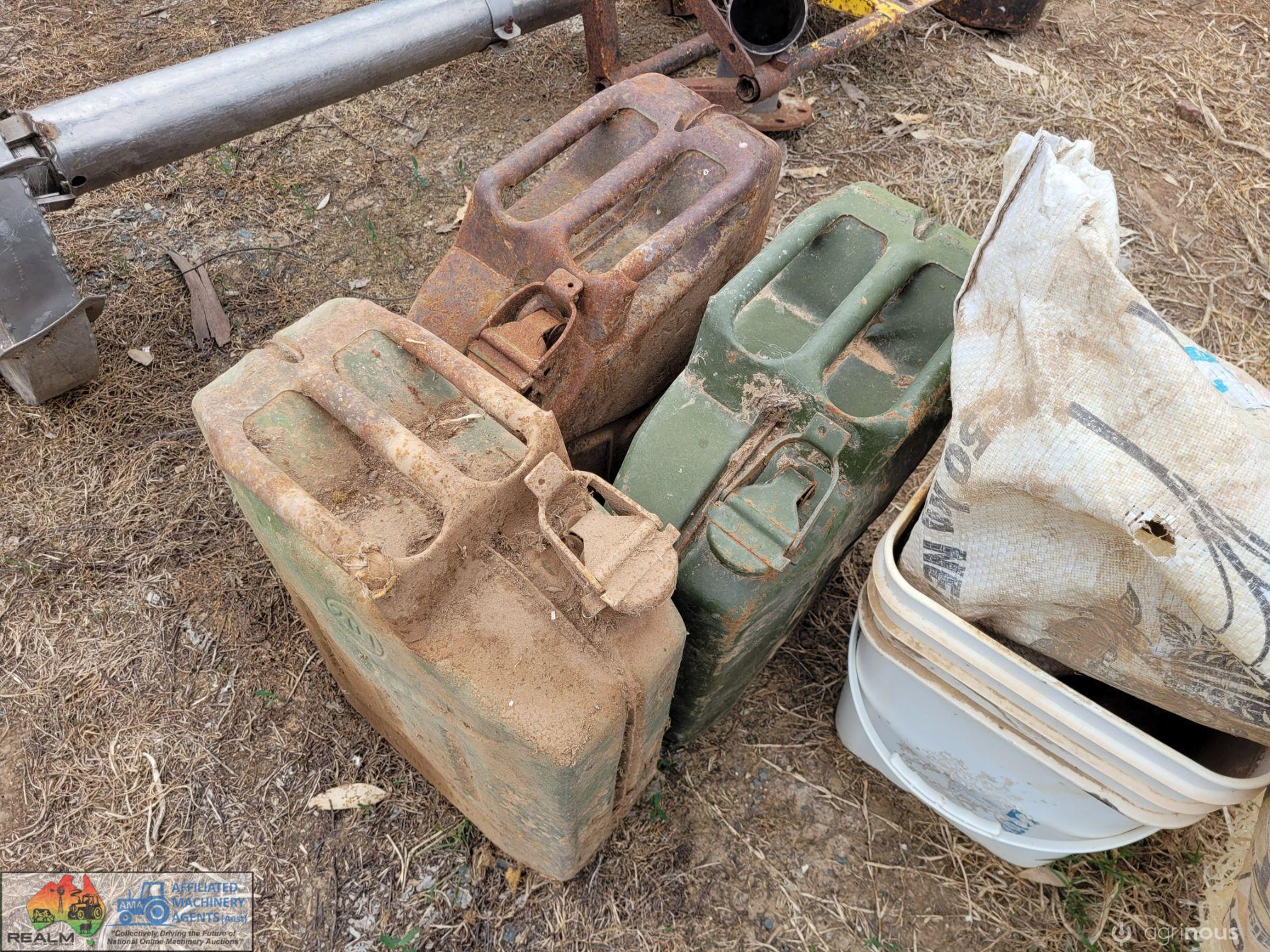 3x Jerry Cans