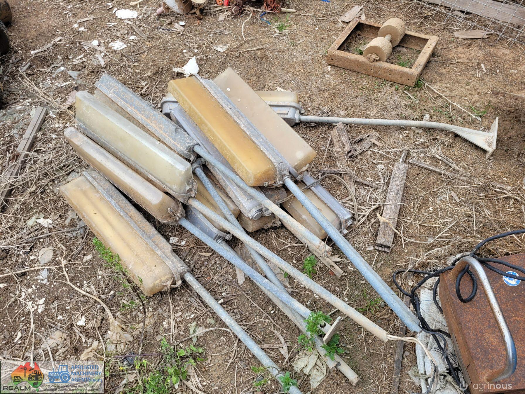 Outdoor Fluro Light Assemblies - photo 4