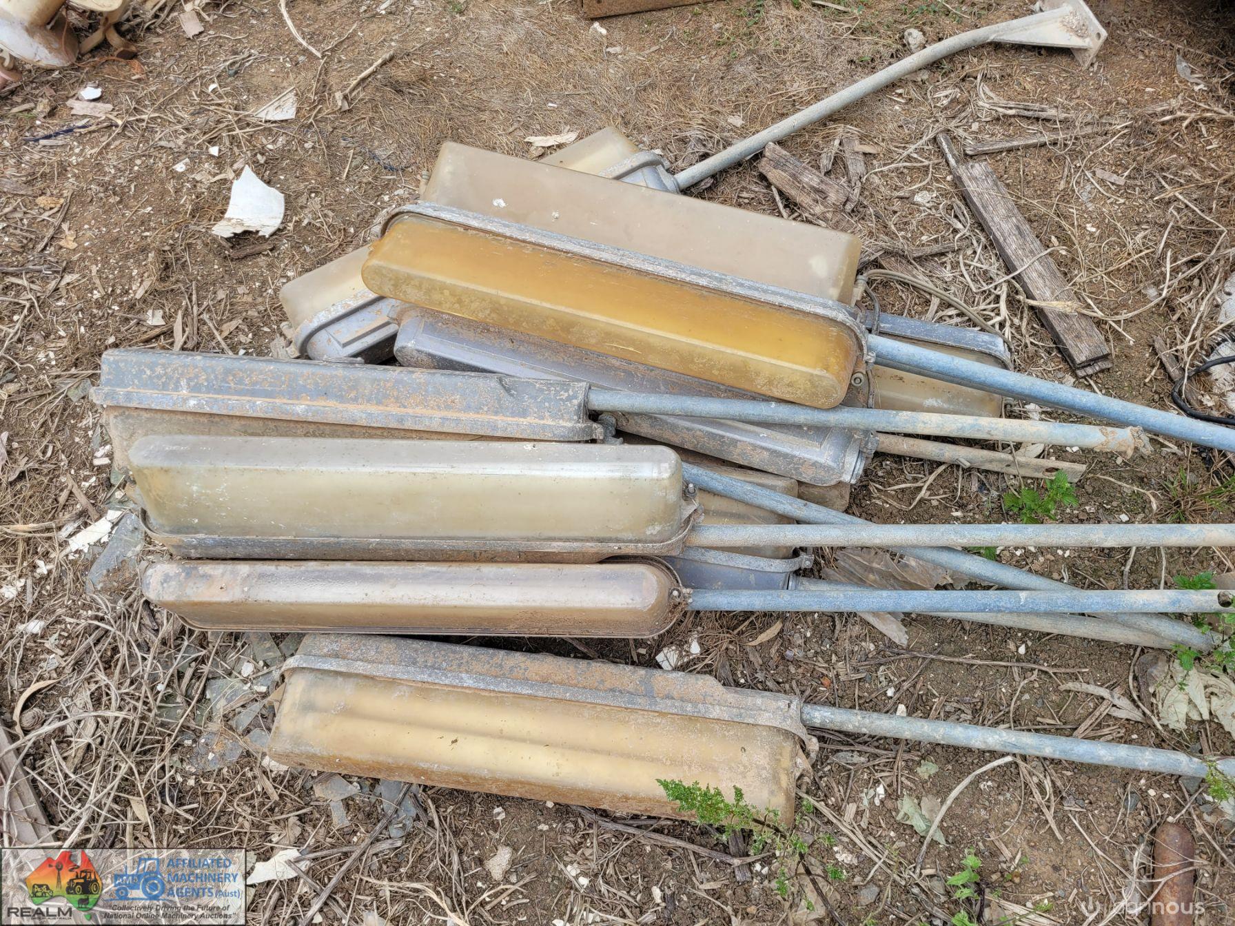 Outdoor Fluro Light Assemblies - photo 3
