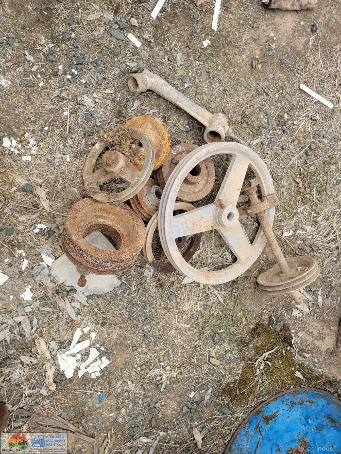 Assorted Belt Pulleys - photo 3
