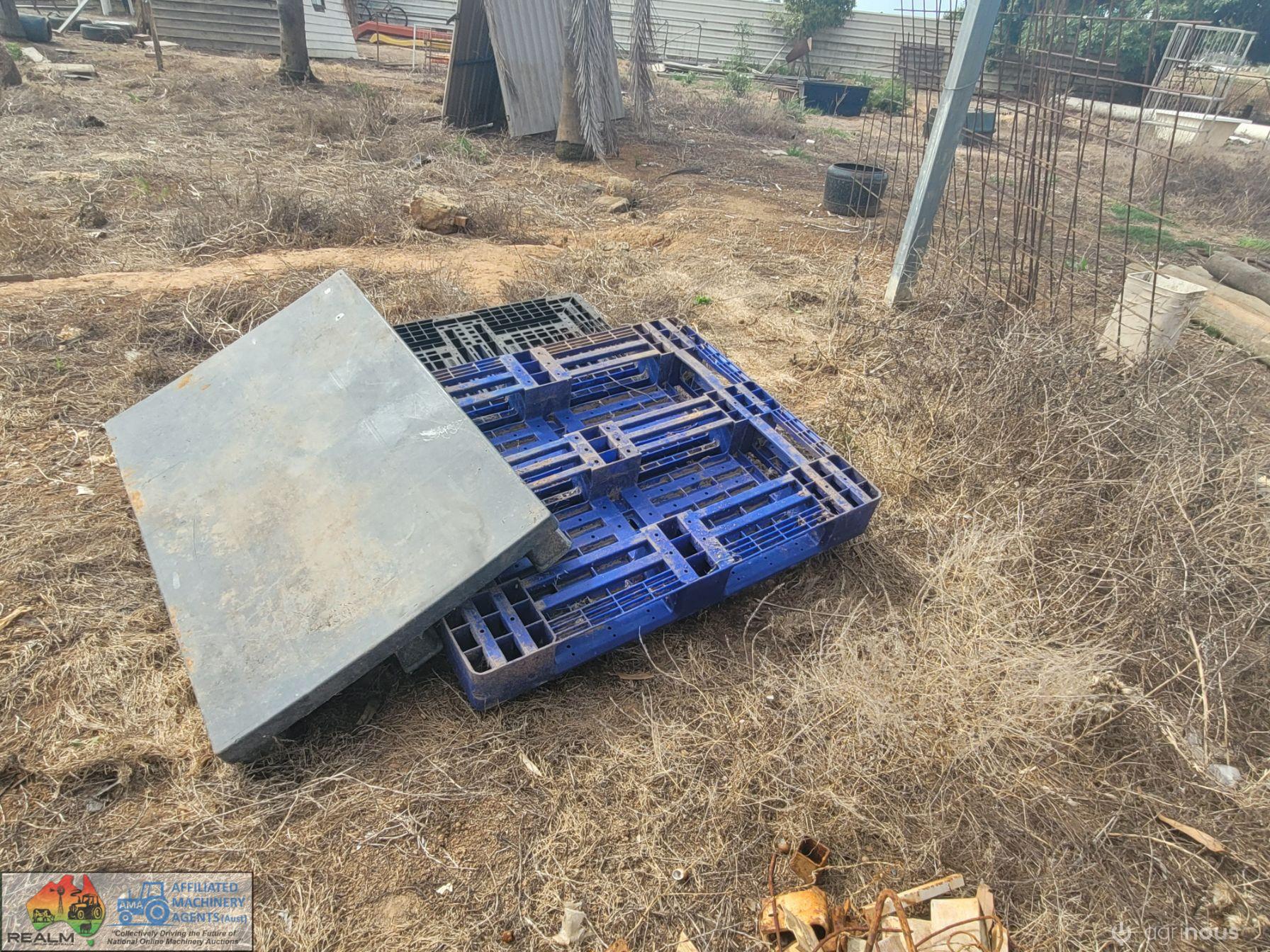 3x Poly Pallets - photo 4