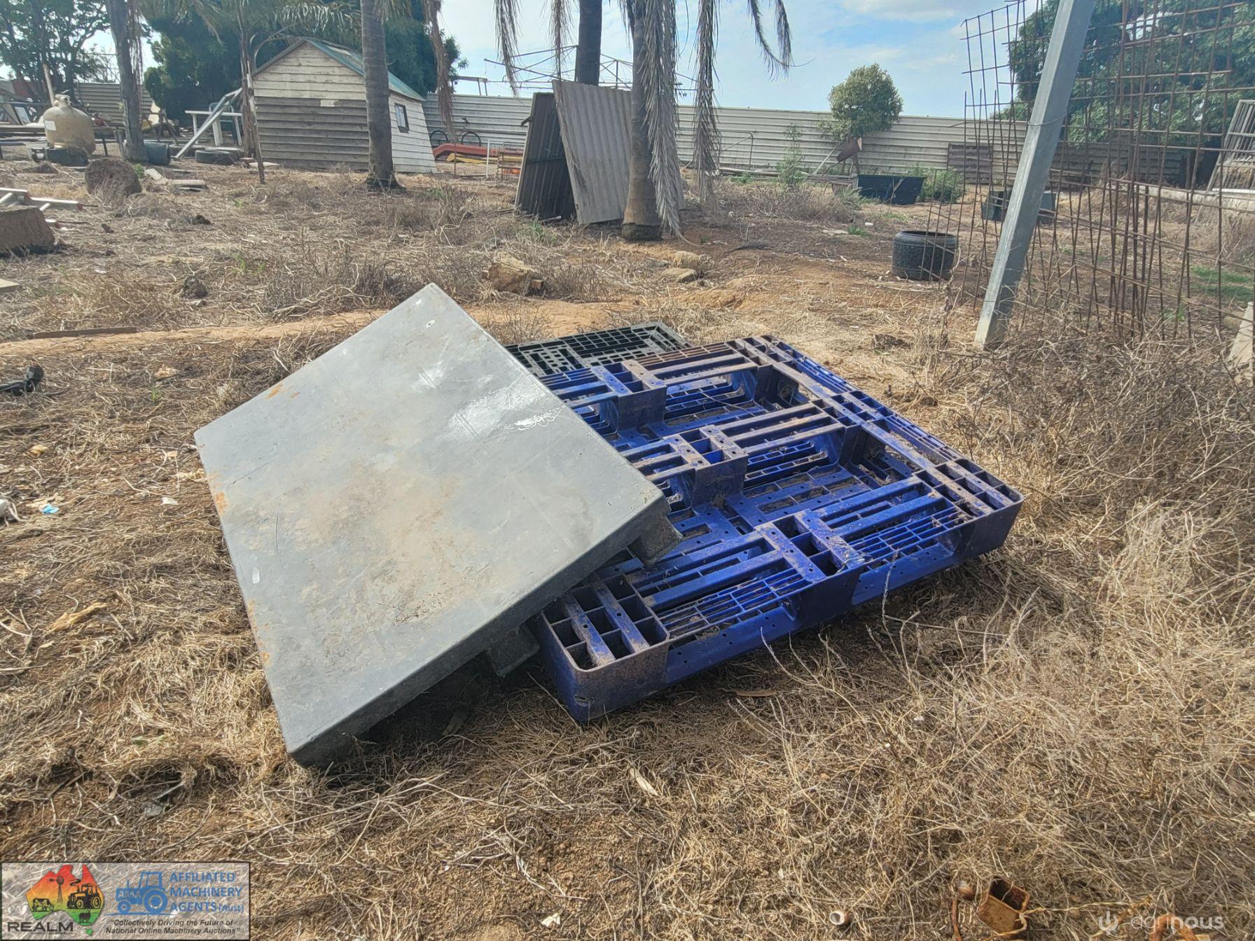 3x Poly Pallets - photo 2