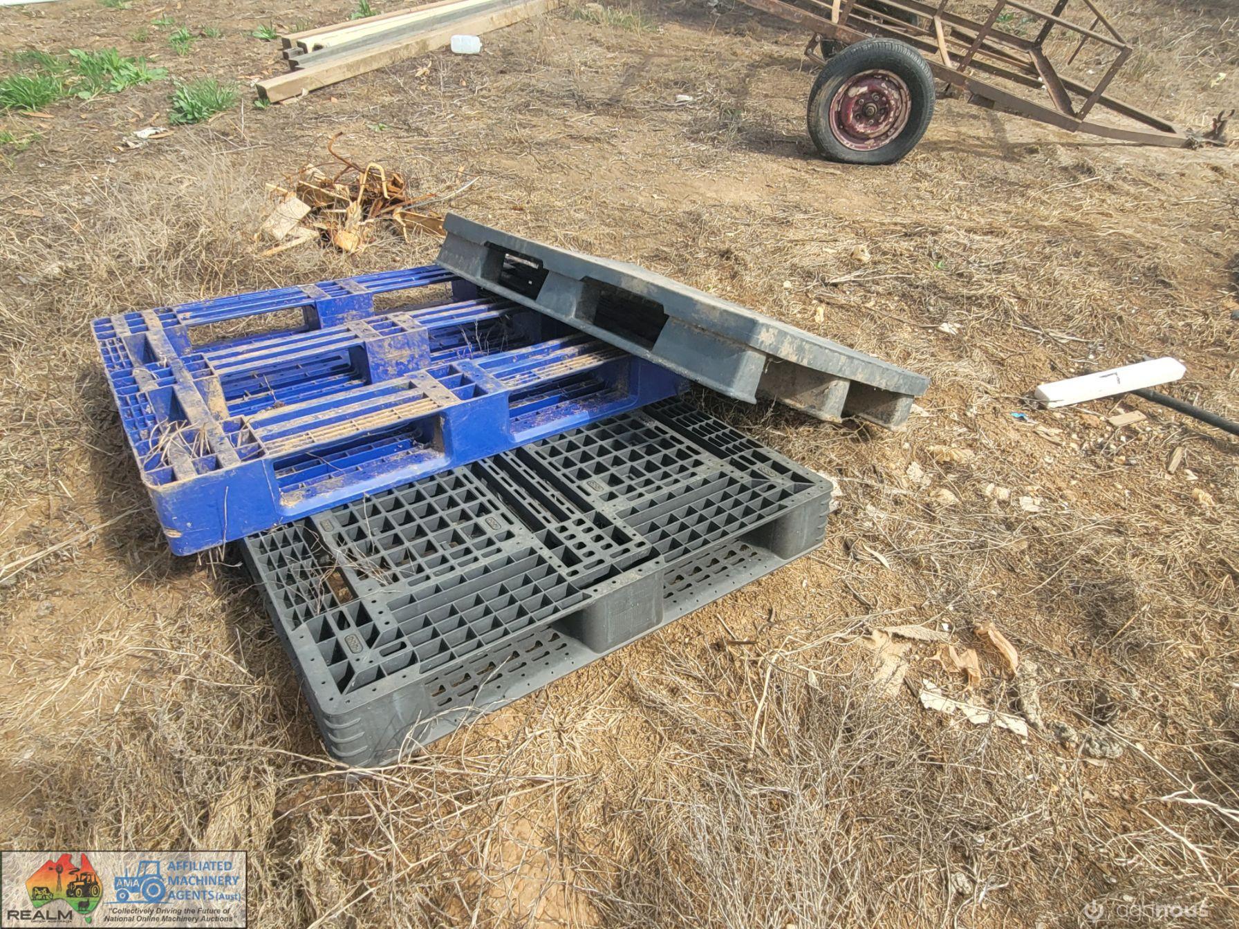 3x Poly Pallets - photo 3