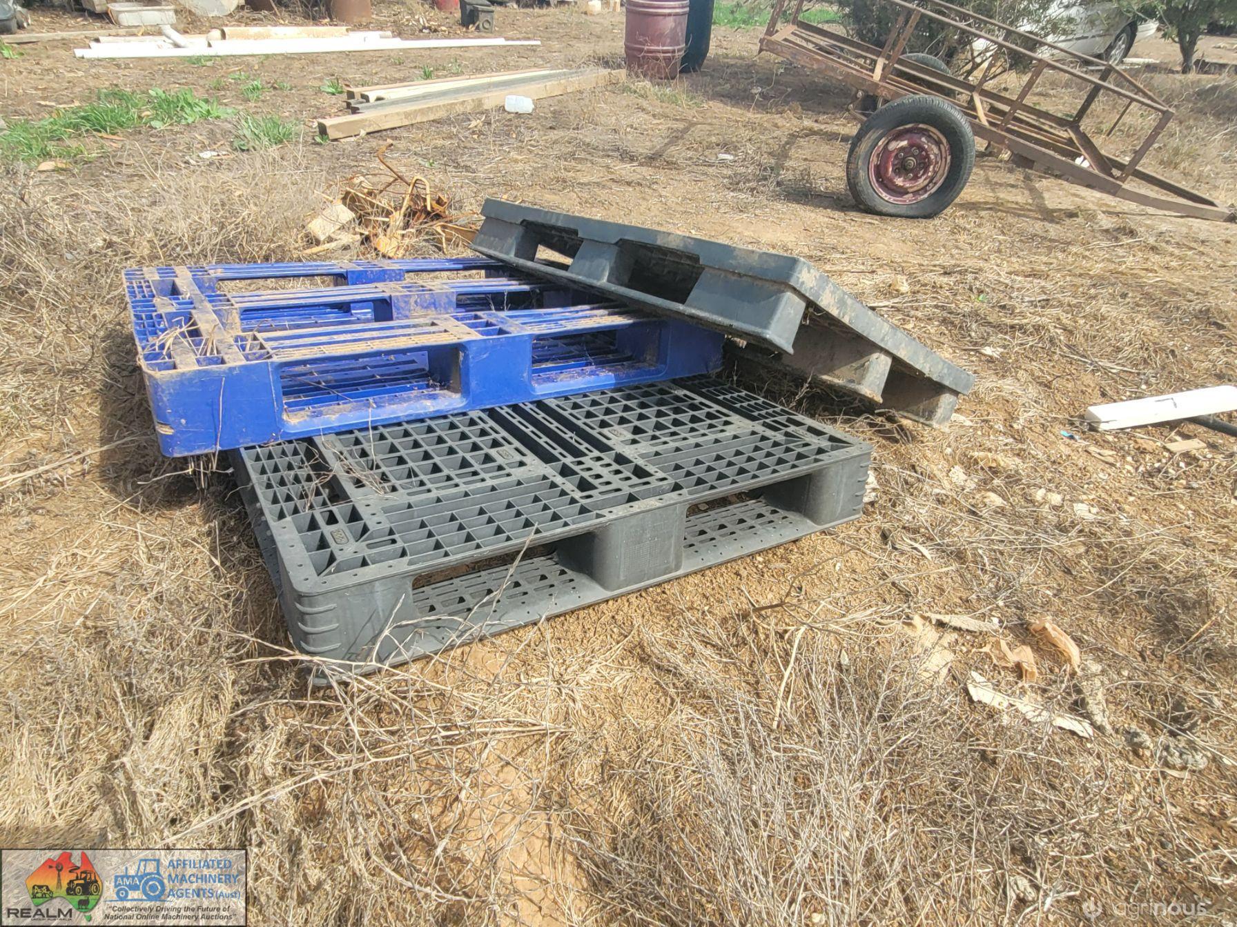 3x Poly Pallets