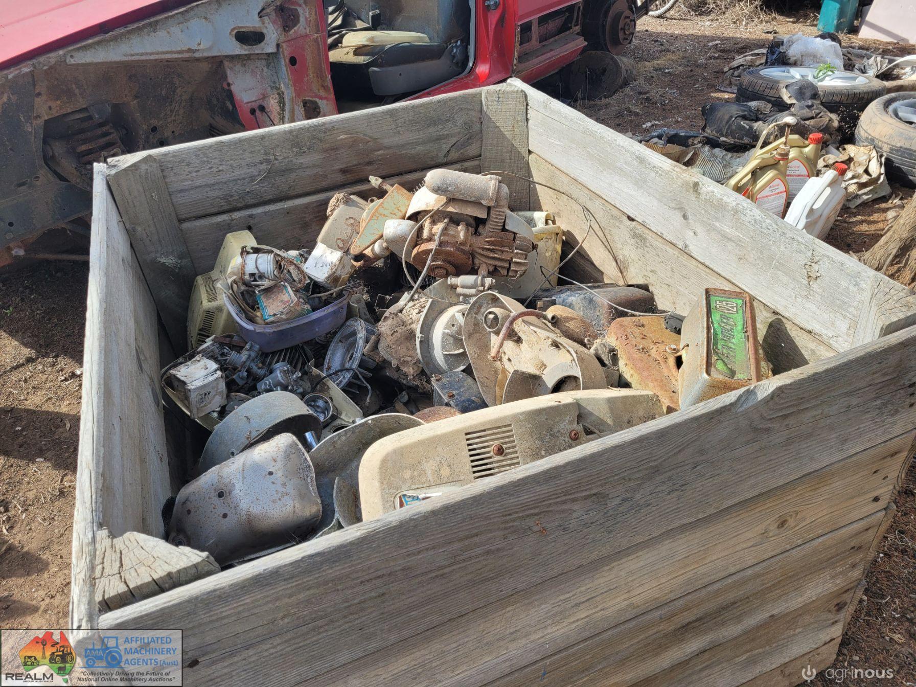 Old Lawn Mower & Small Engine Parts - photo 3