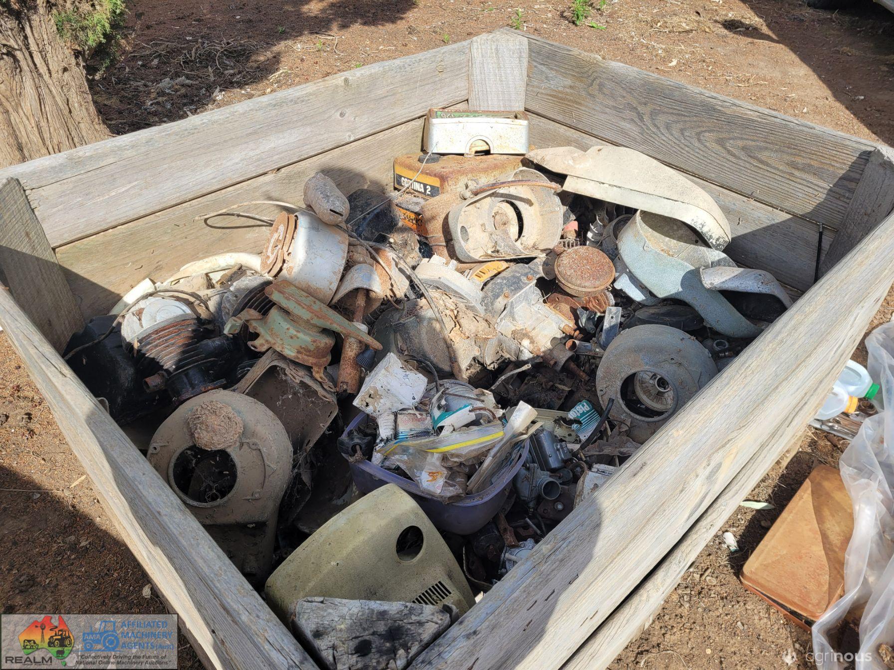 Old Lawn Mower & Small Engine Parts - photo 6