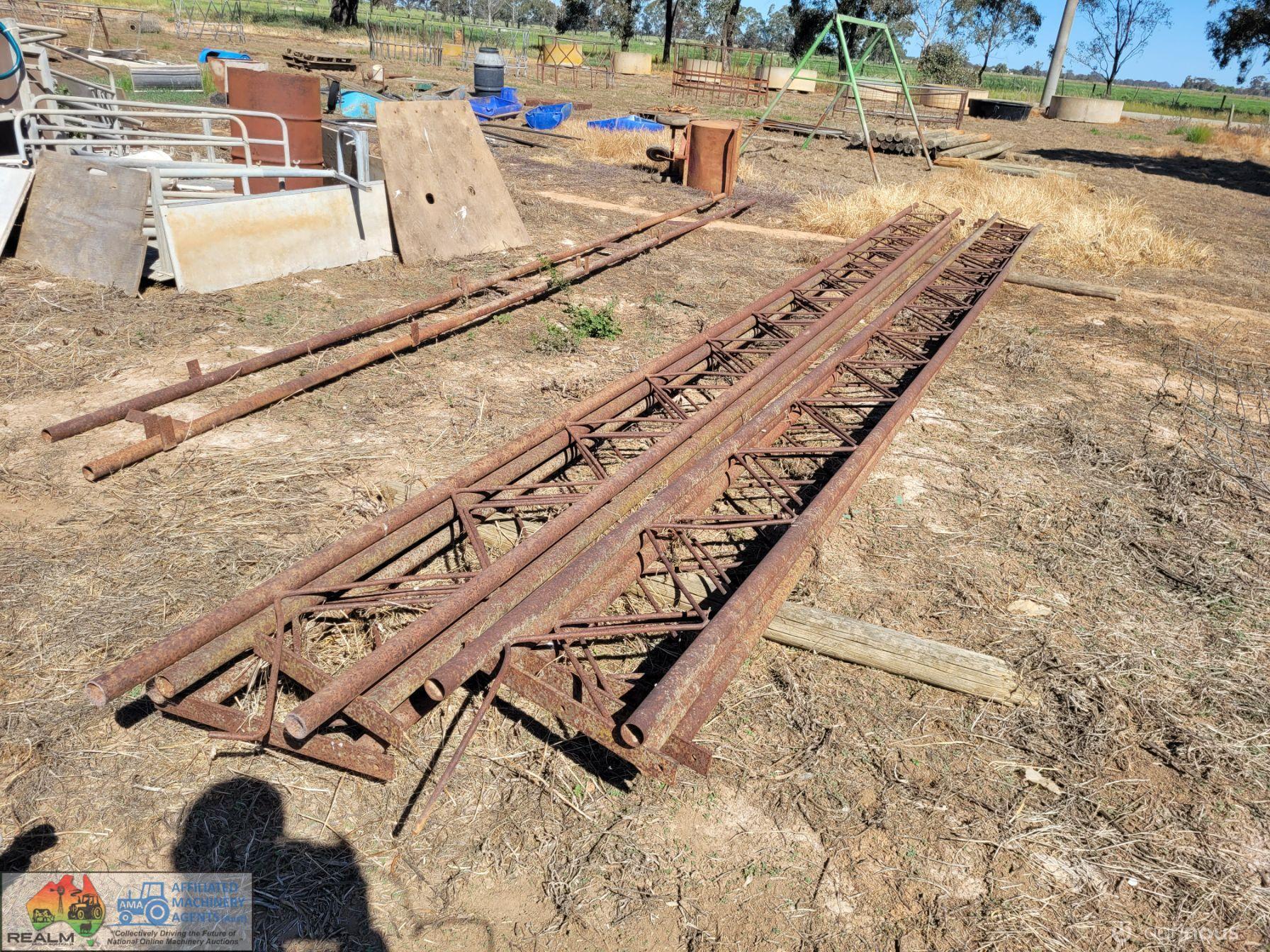 8x Steel Roof Trusses (7.6m x 380) - photo 2
