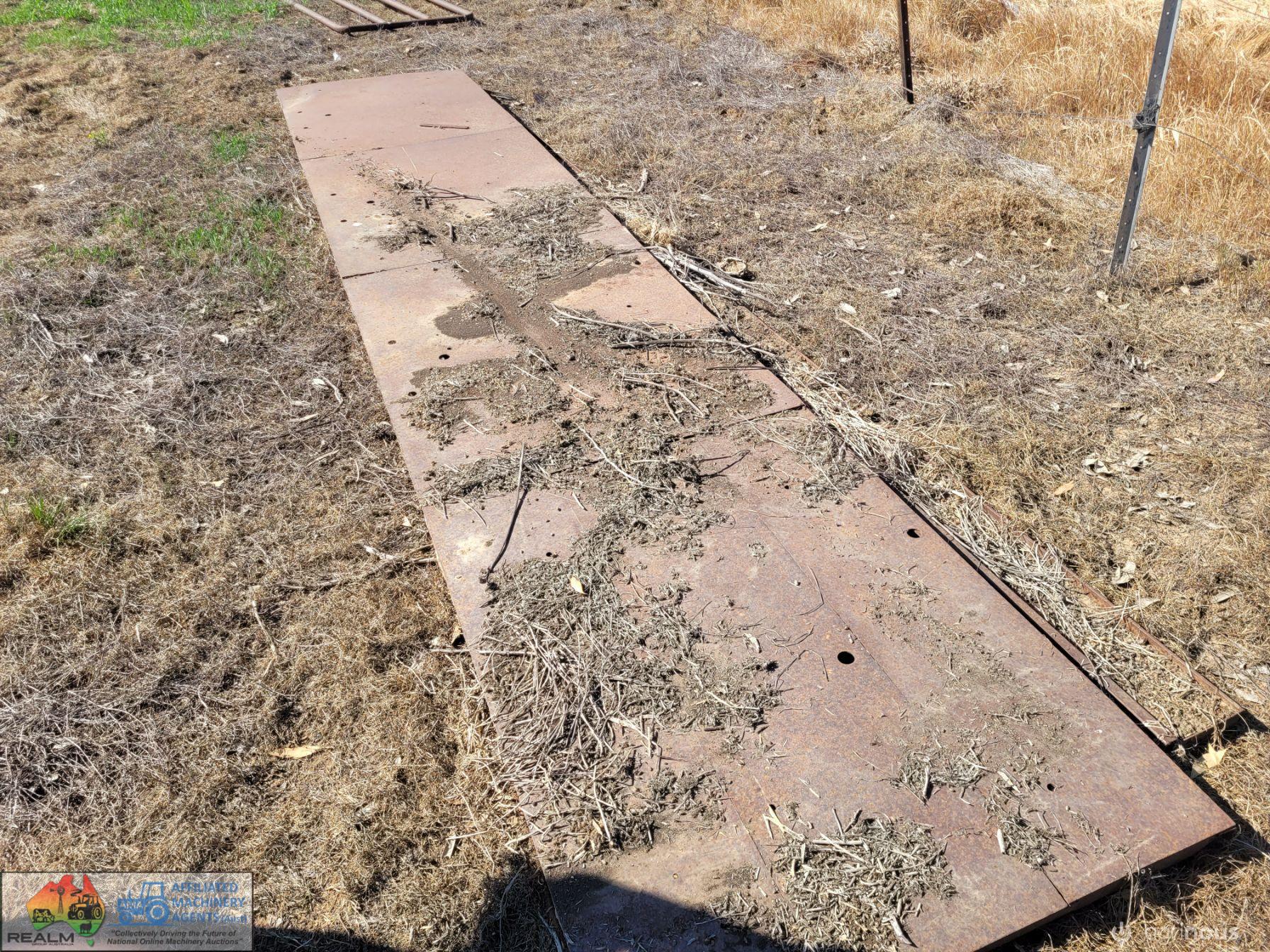2x Iron Formwork Panels (4.7m x 900) - photo 3