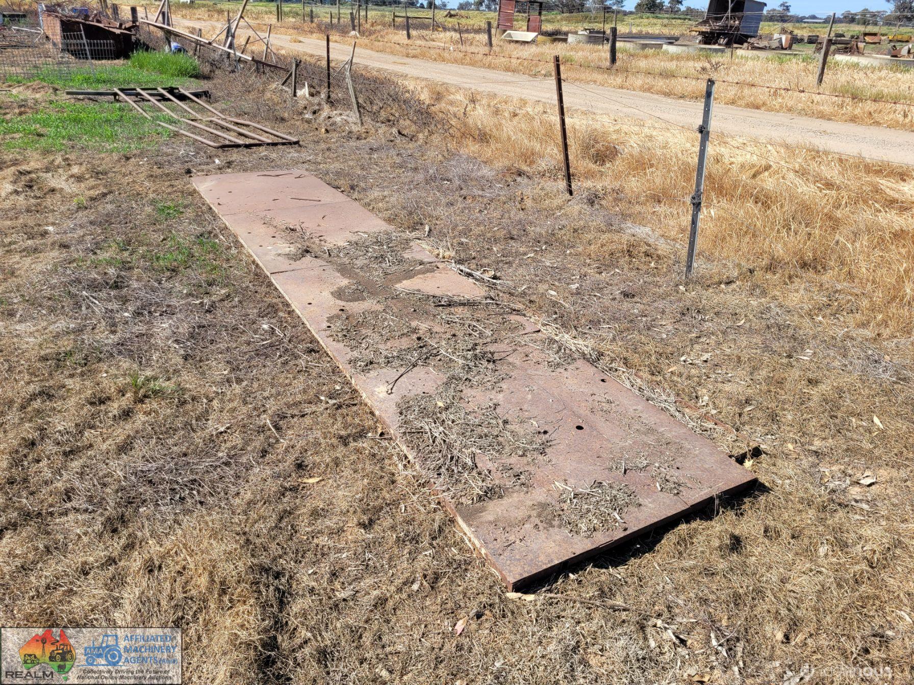 2x Iron Formwork Panels (4.7m x 900) - photo 2