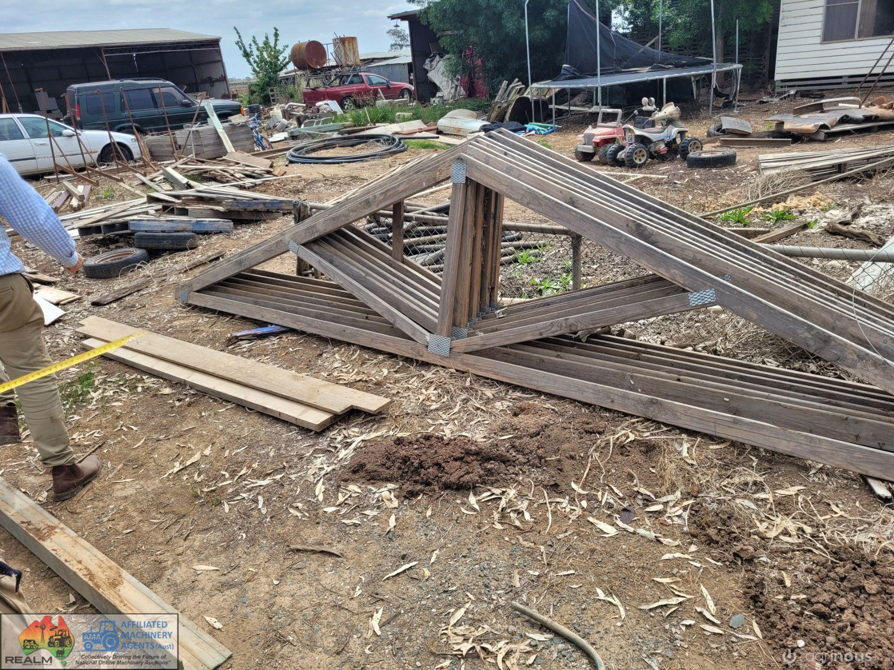 7x Timber Roof Trusses (5.47m wide with 1.9m pitch) - photo 2