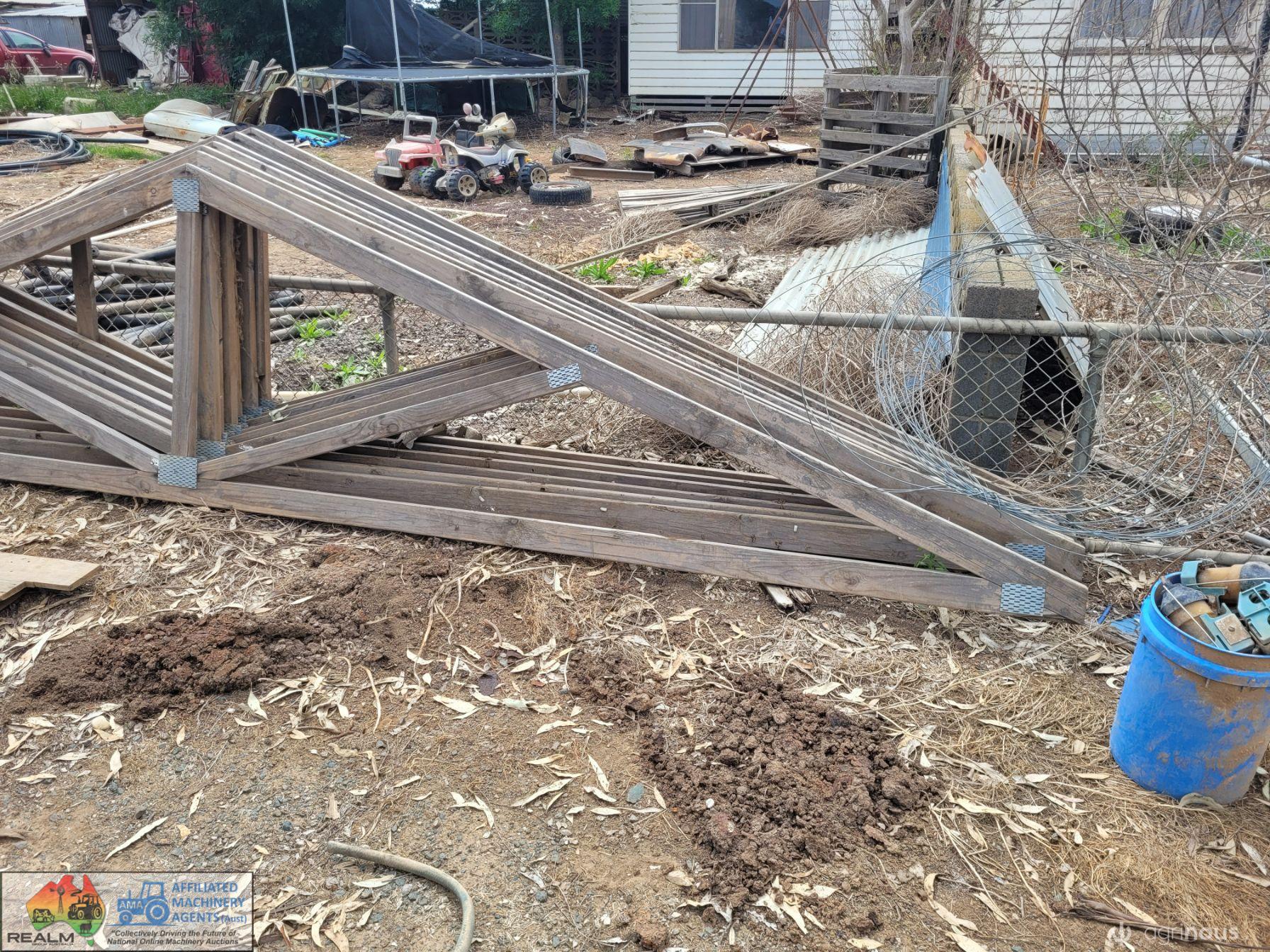 7x Timber Roof Trusses (5.47m wide with 1.9m pitch) - photo 3