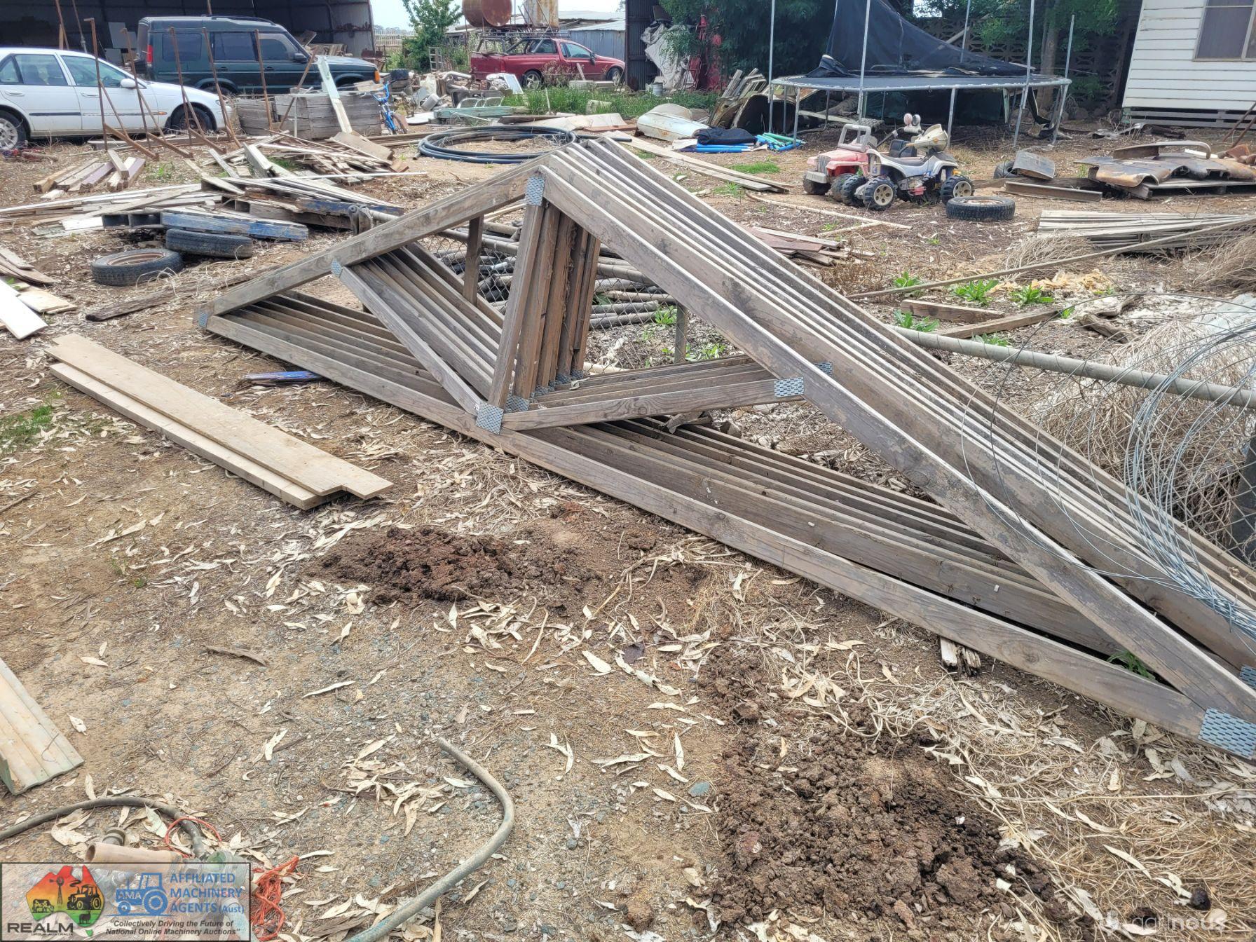 7x Timber Roof Trusses (5.47m wide with 1.9m pitch) - photo 4