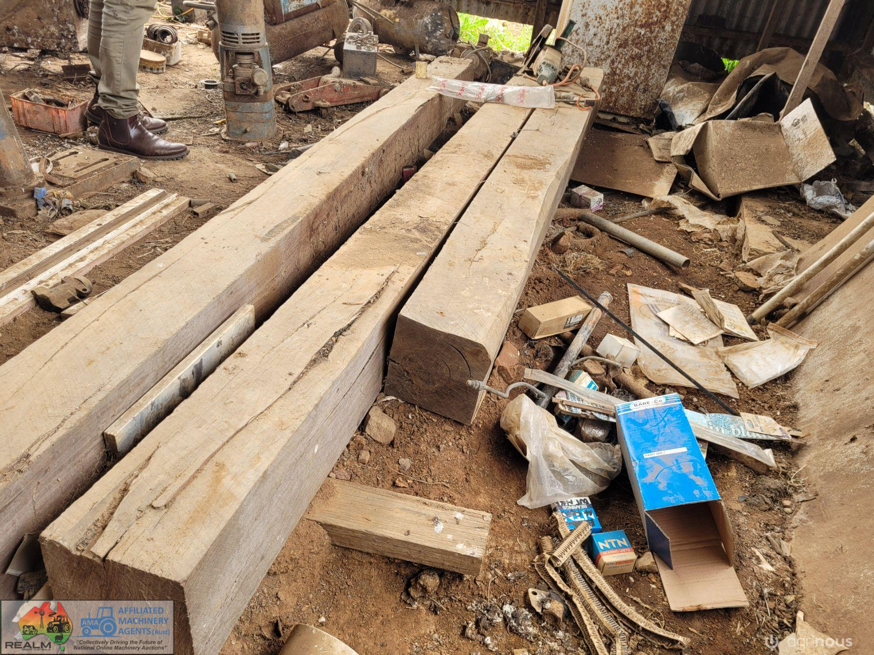 Solid Redgum Posts 7" Square (2x 10ft & 1x 8ft) - photo 2