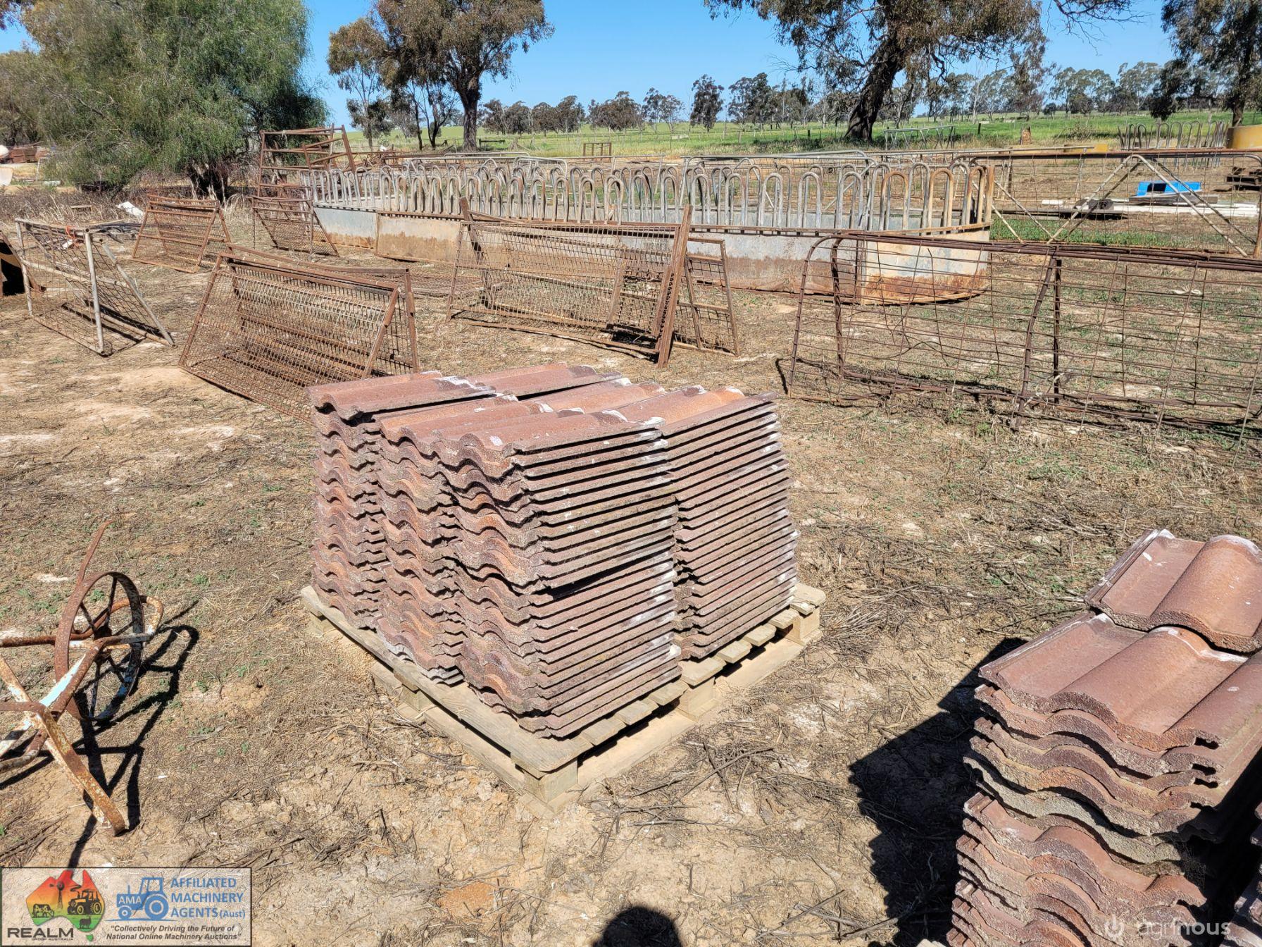 Approx 200+ Roof Tiles - photo 2