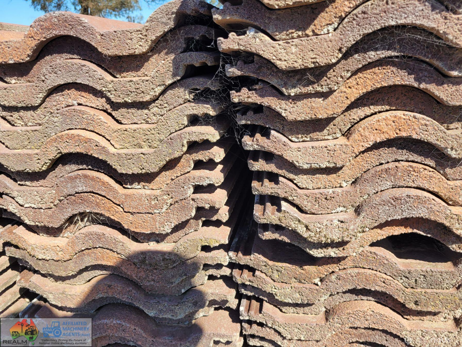Approx 200+ Roof Tiles - photo 3