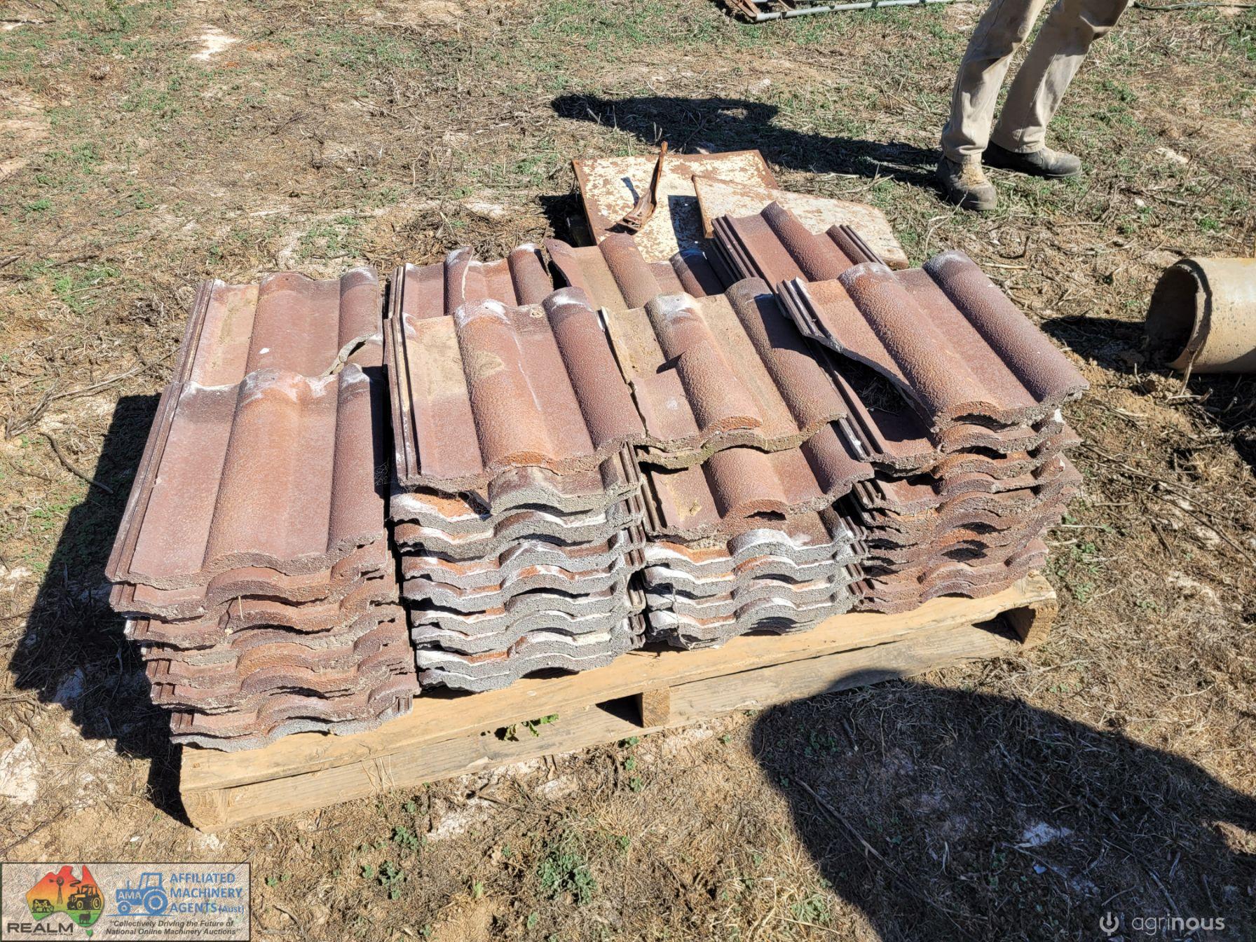 Approx 200+ Roof Tiles - photo 5