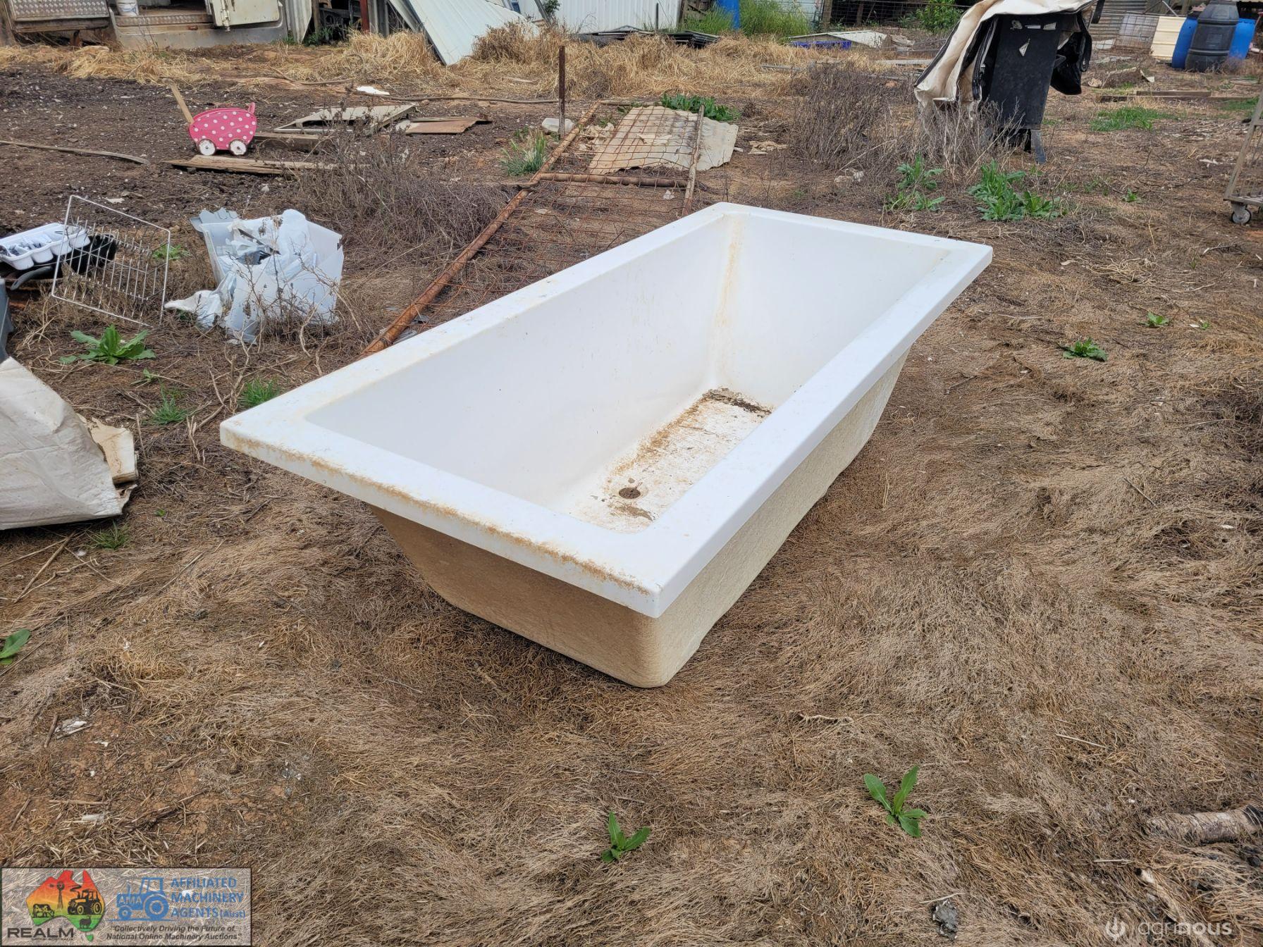 New Fibreglass Bath Tub (1800 x 800) - photo 2