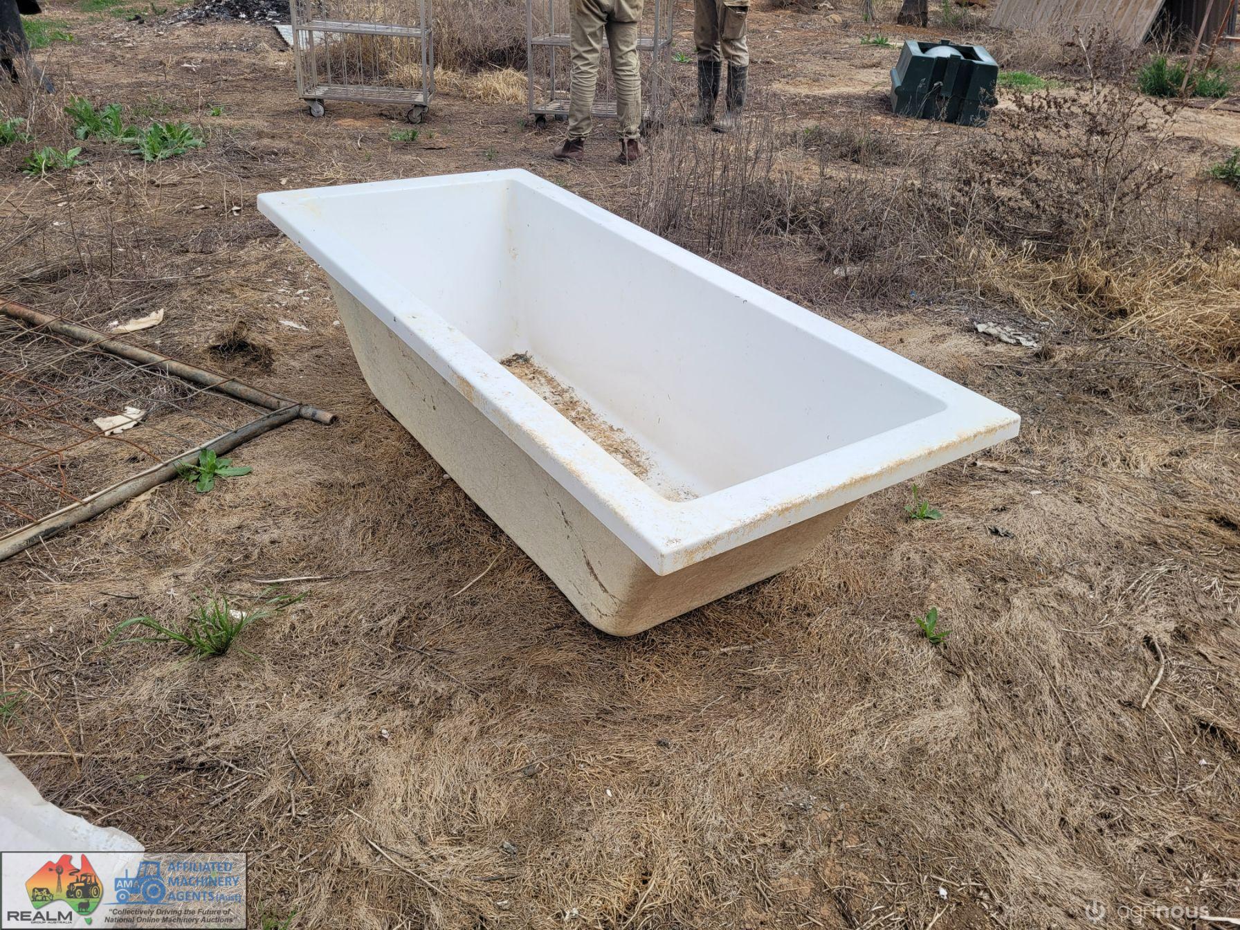 New Fibreglass Bath Tub (1800 x 800) - photo 3