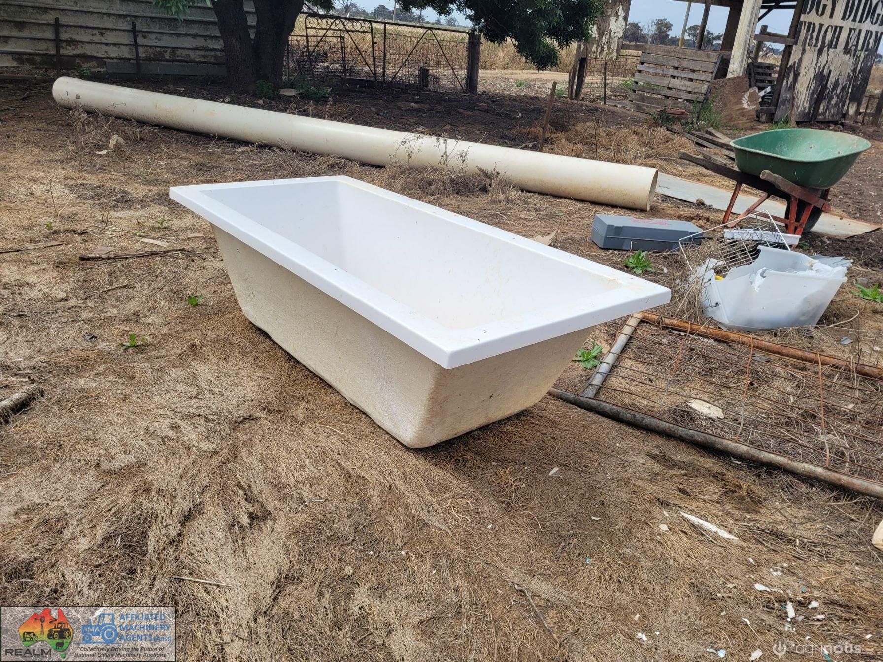 New Fibreglass Bath Tub (1800 x 800)