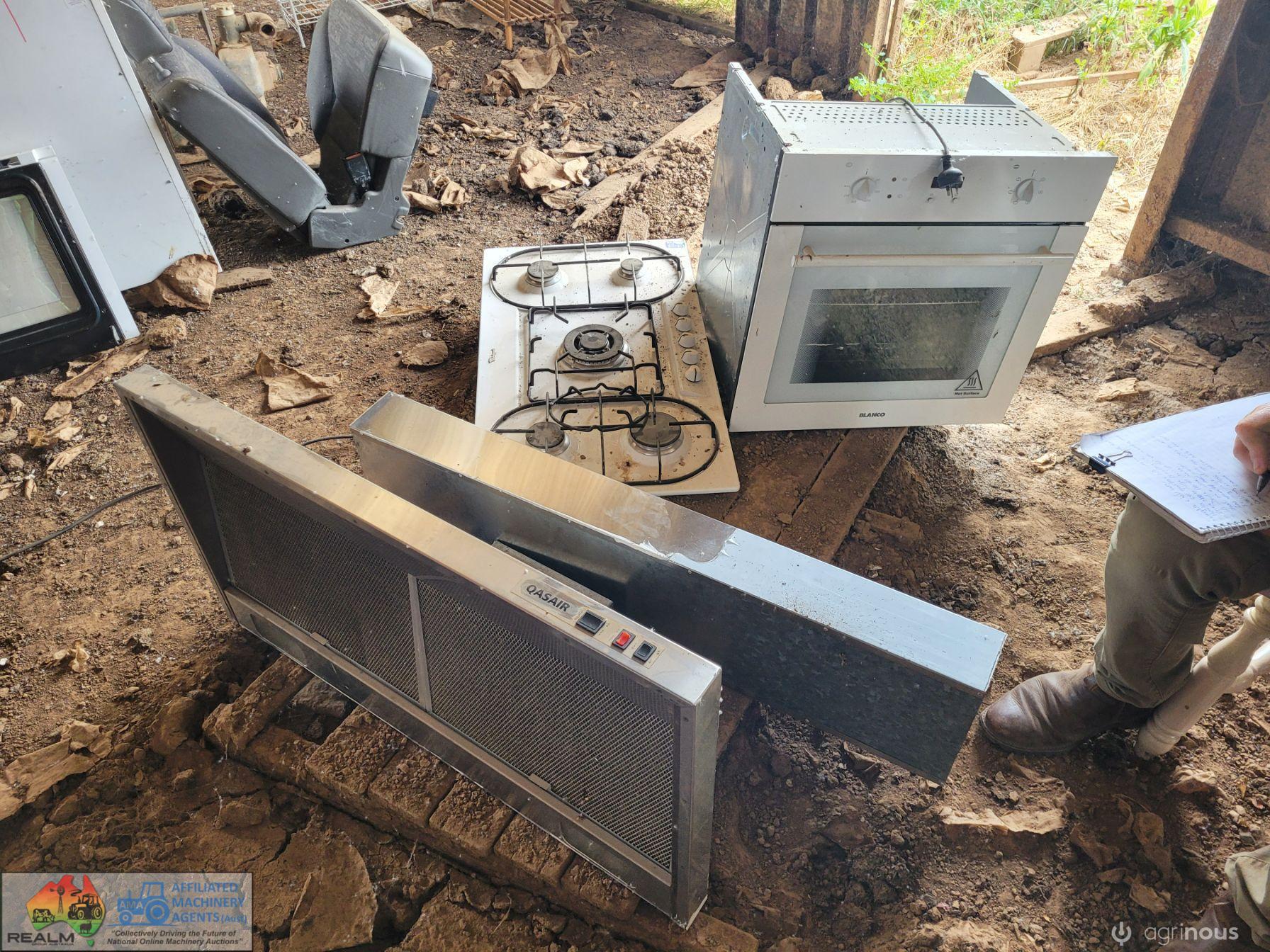 Working Elec. Oven, Gas Hotplate & Qasar Range Hood